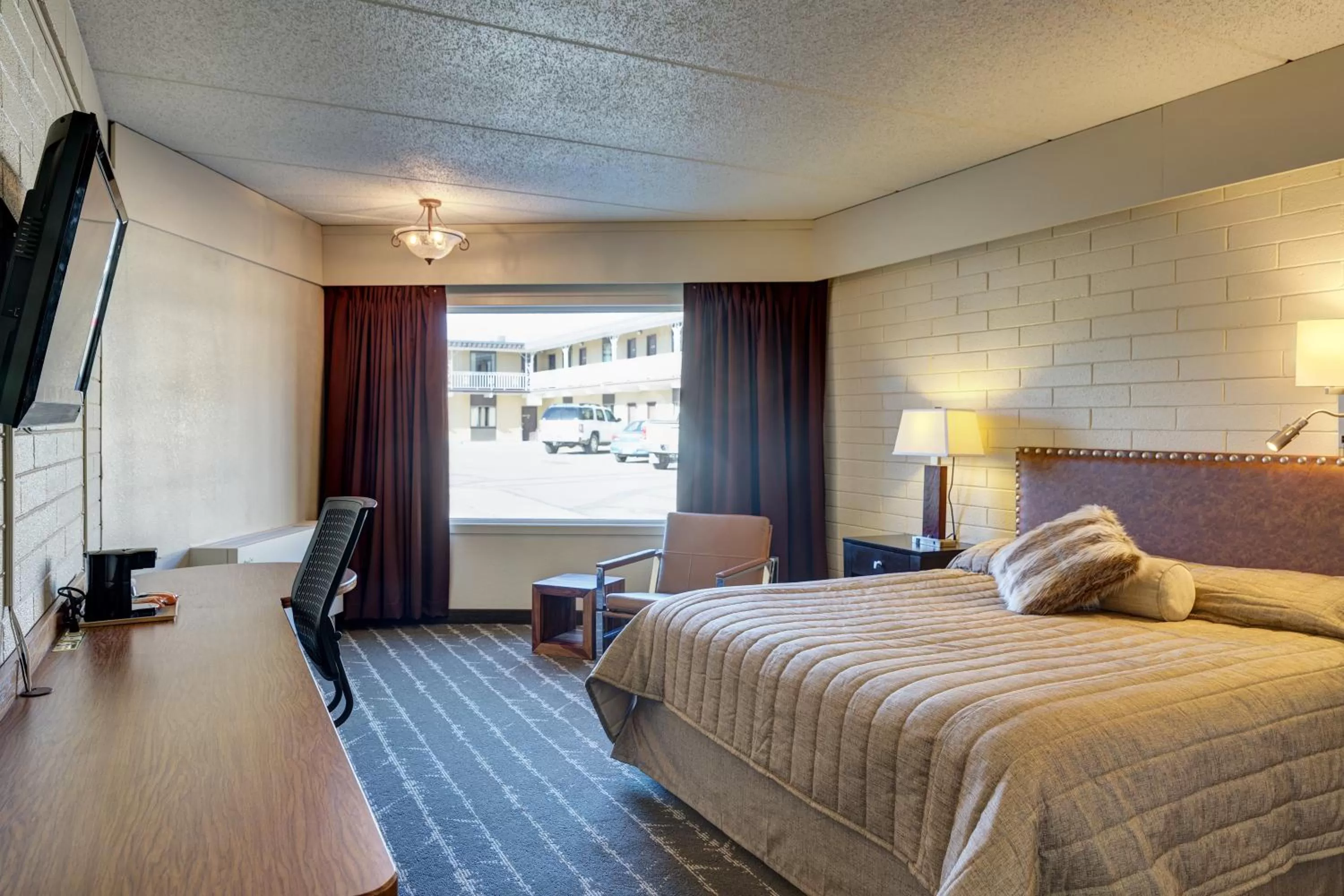 Photo of the whole room, Bed in El Rancho Hotel