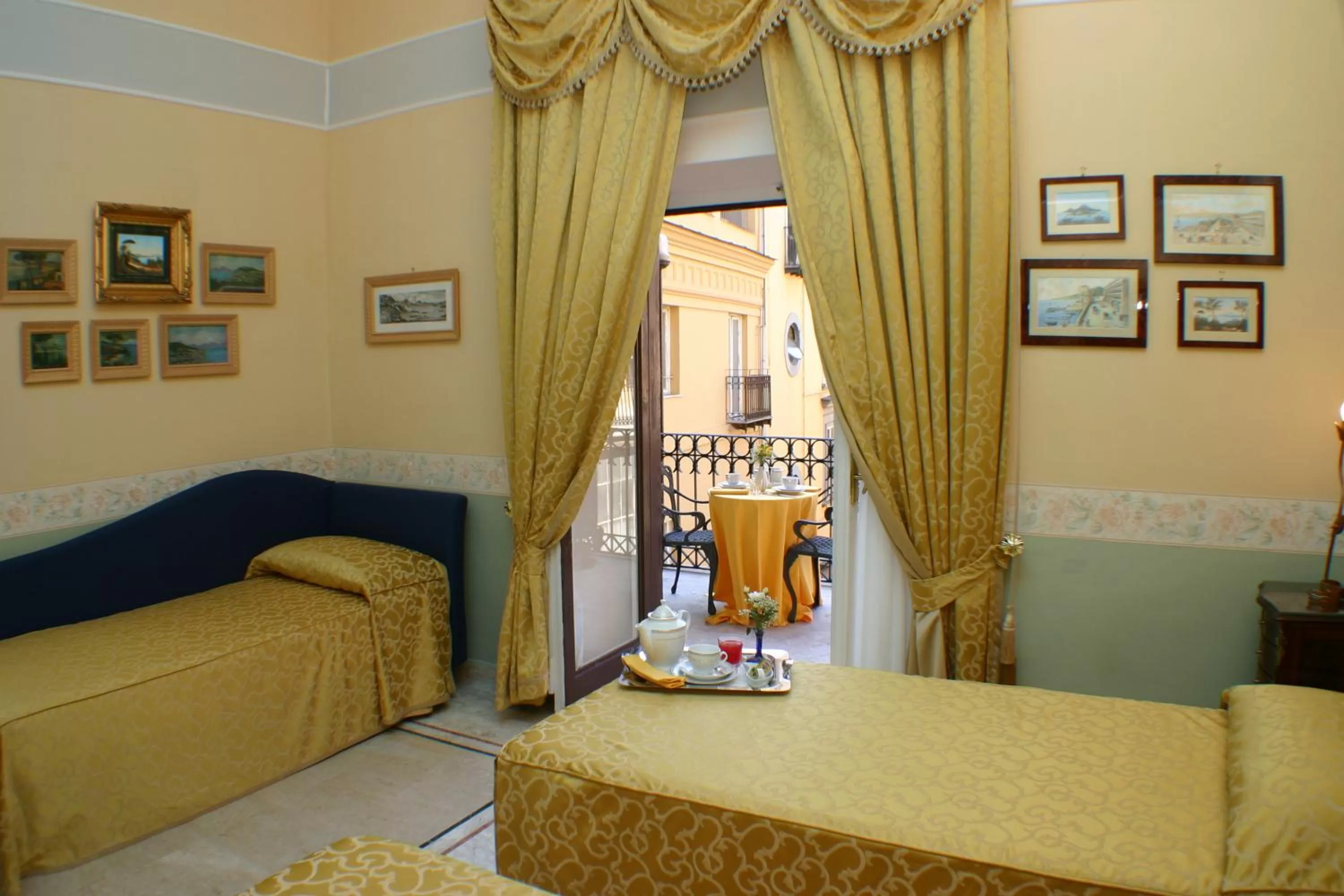 Photo of the whole room, Bed in Hotel Art Resort Galleria Umberto