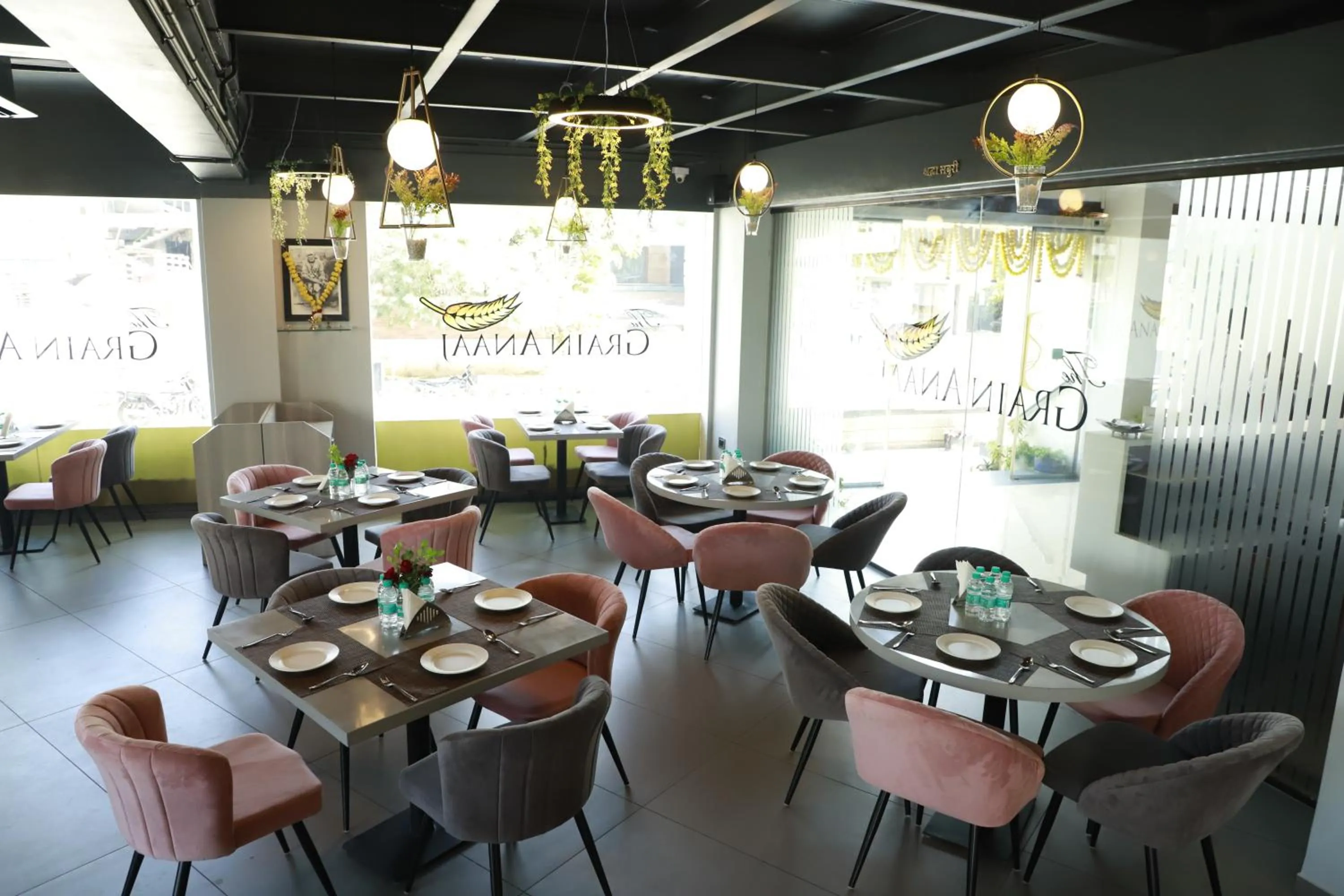 Restaurant/places to eat in Jivanta Shirdi