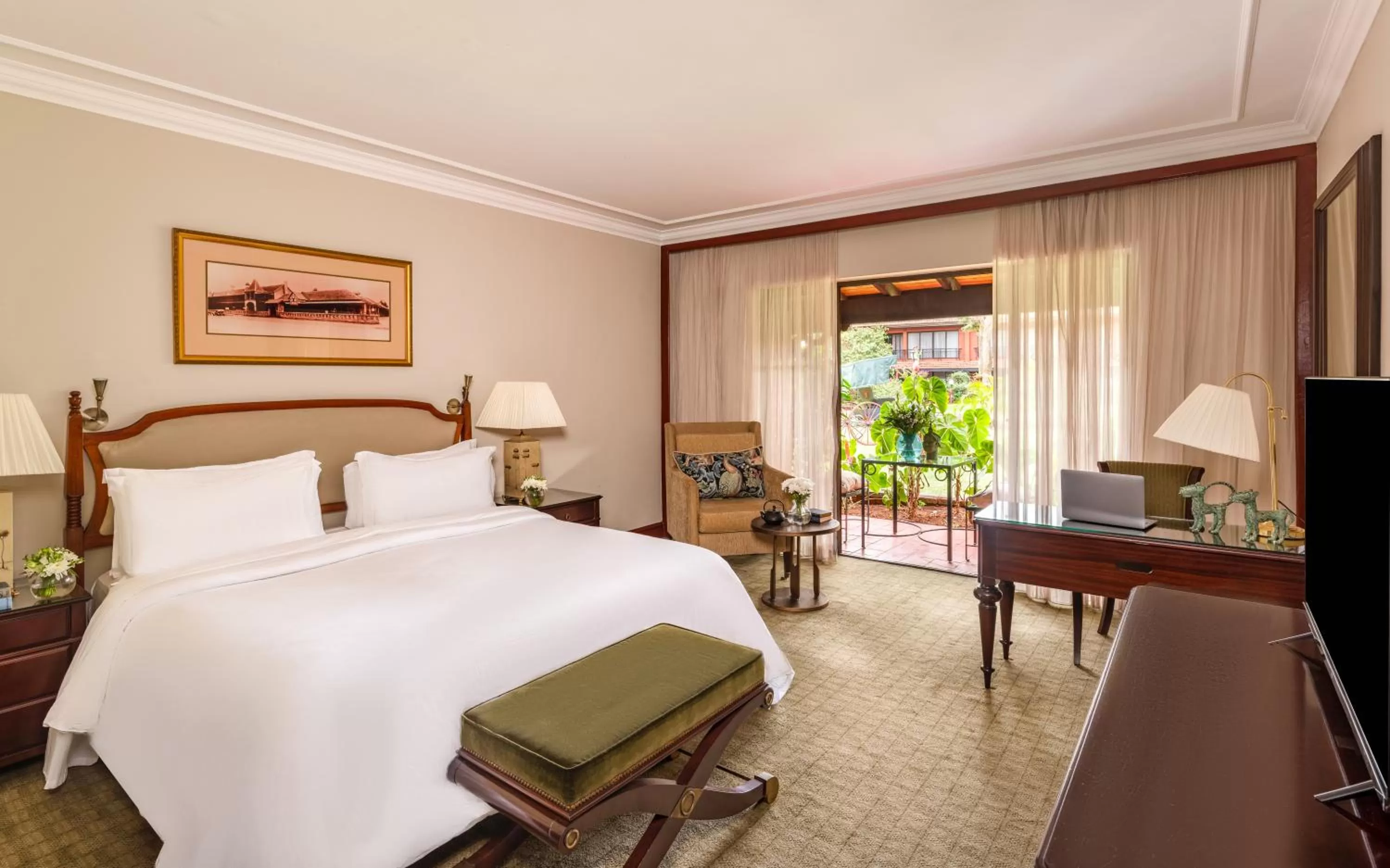 Photo of the whole room, Bed in Fairmont The Norfolk