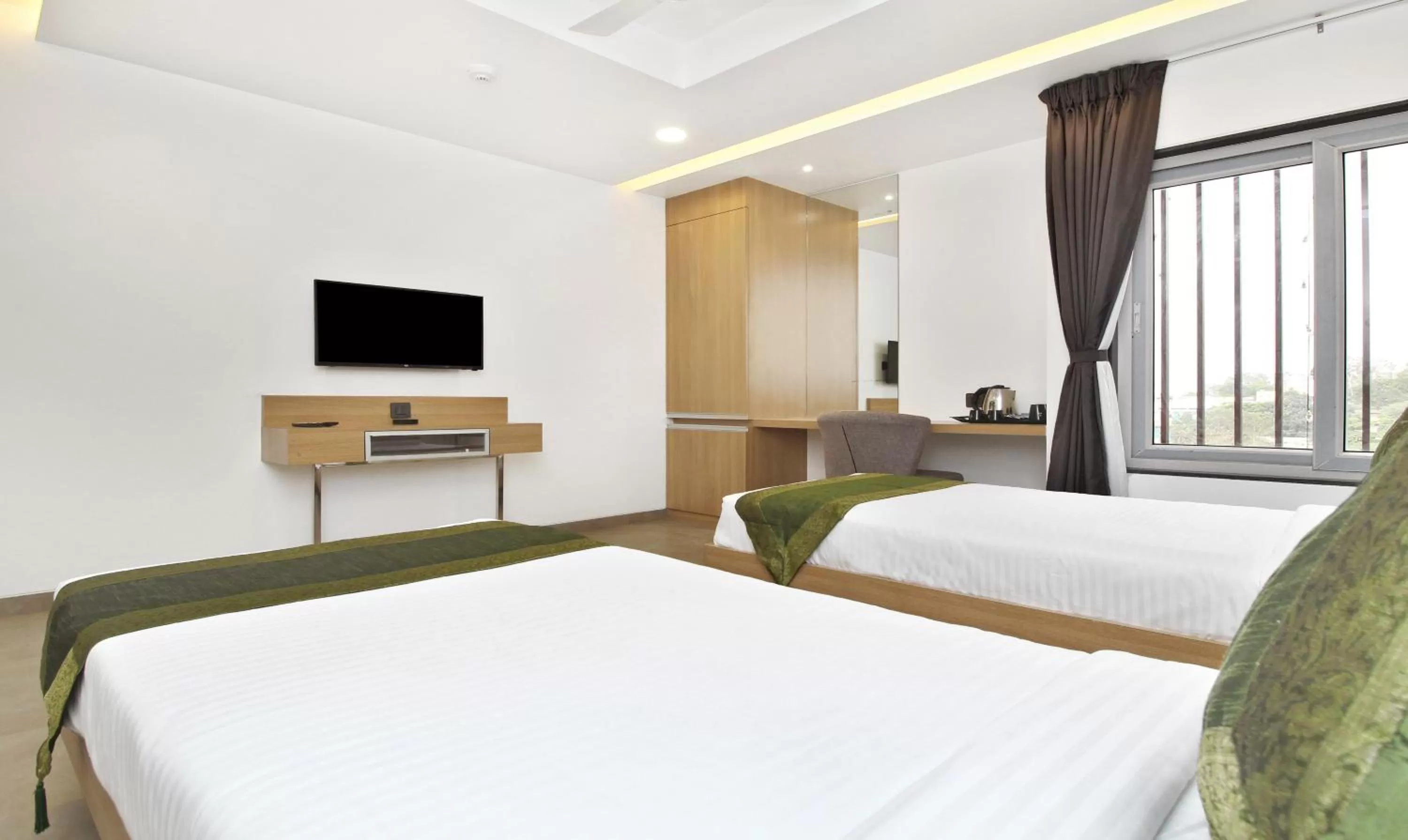 Bed in Treebo City Inn, Satara