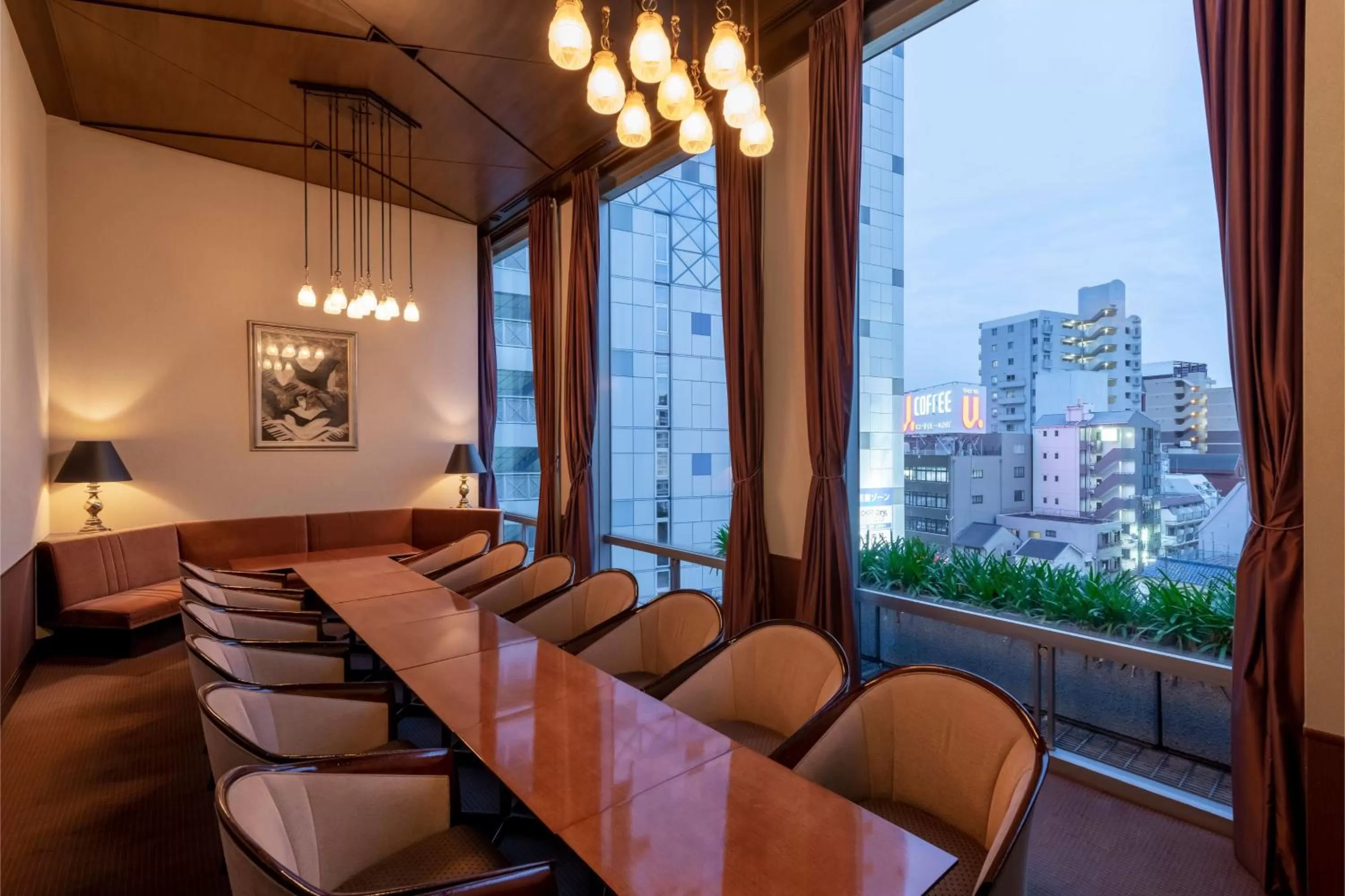 Lounge or bar in ANA Crowne Plaza Kobe by IHG