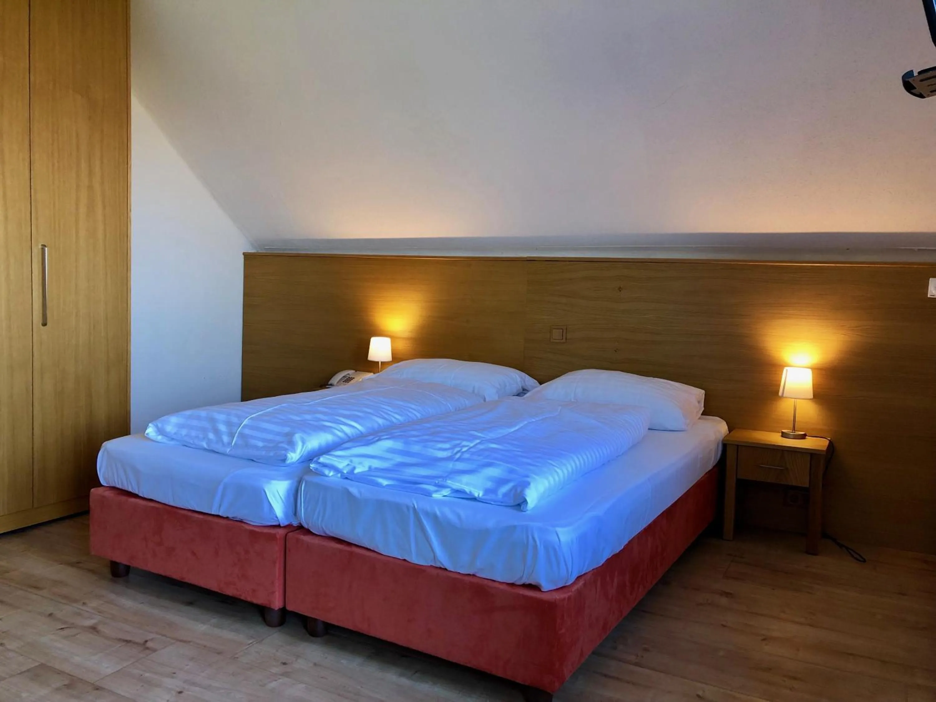 Photo of the whole room, Bed in Hotel Schöne Aussicht