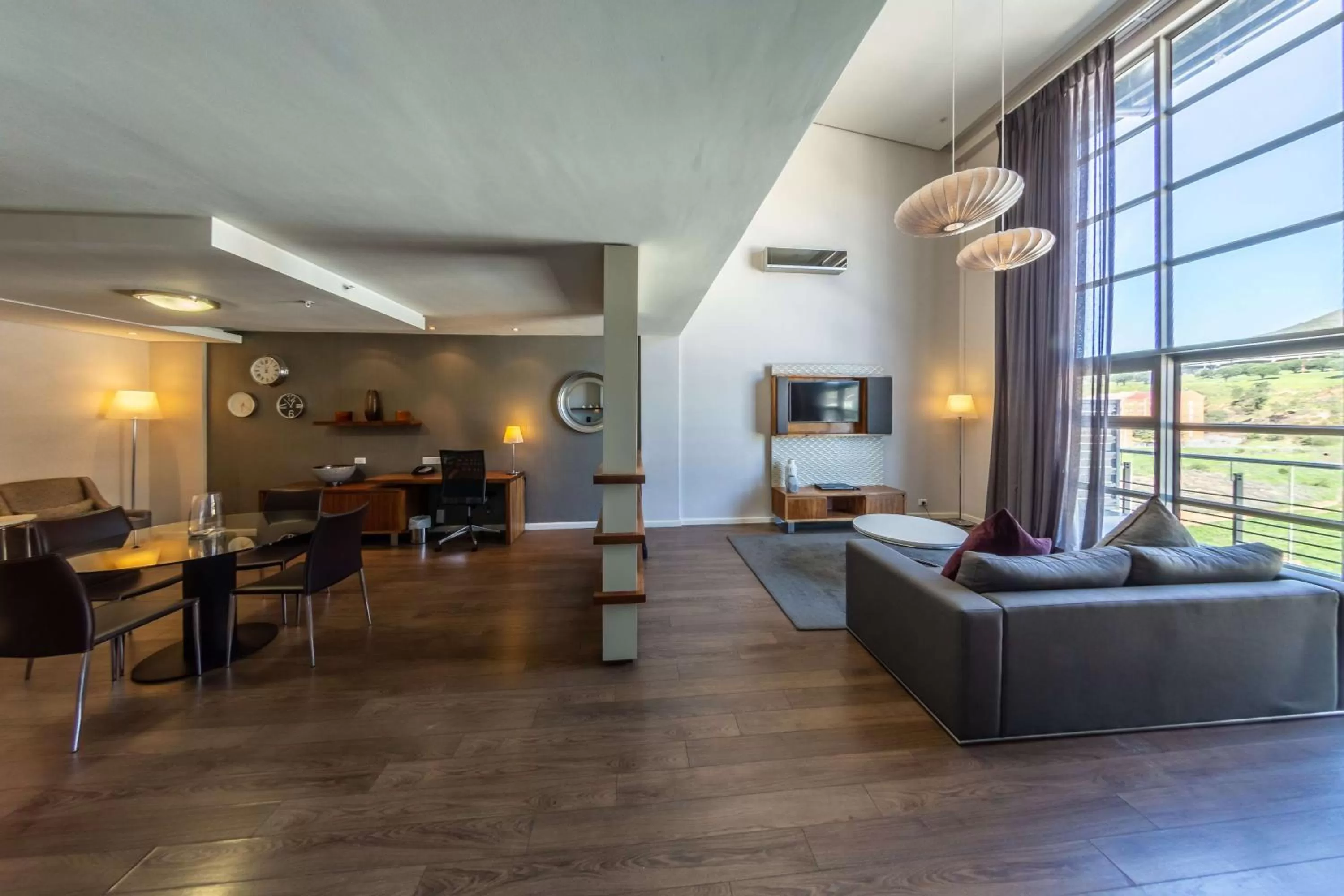 King Suite - Loft in DoubleTree by Hilton Cape Town Upper Eastside