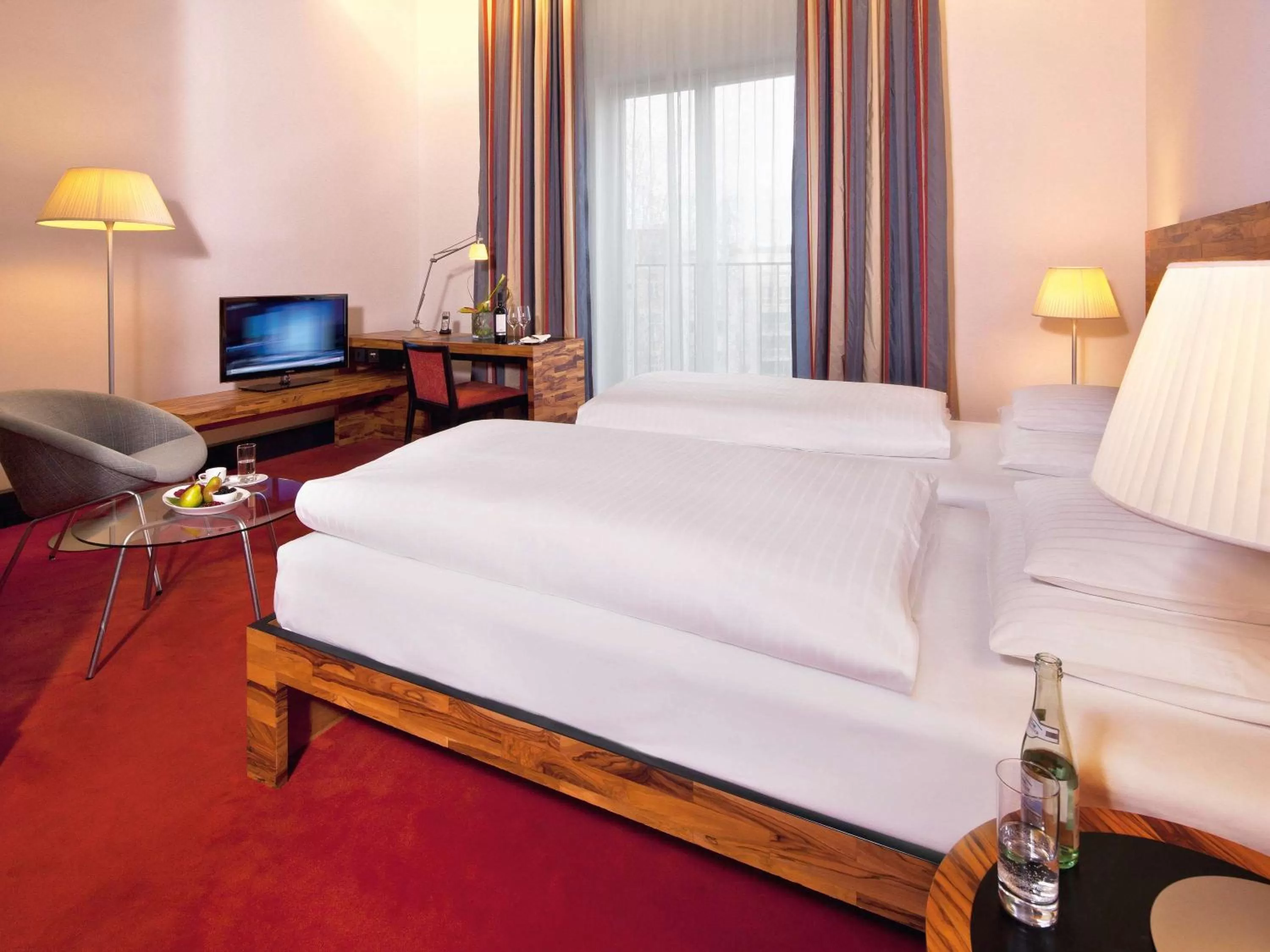 Photo of the whole room, Bed in Mövenpick Hotel Berlin Am Potsdamer Platz