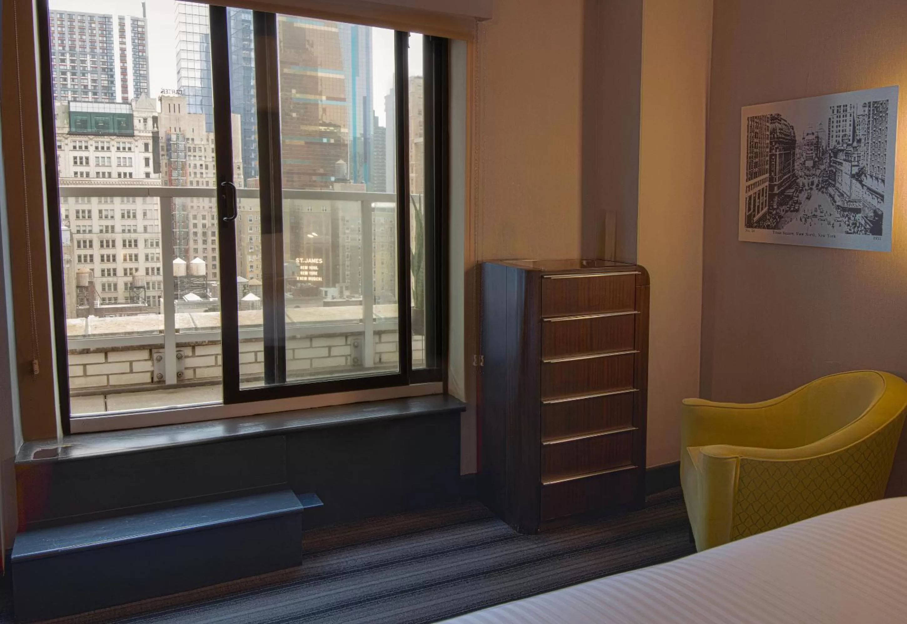 View (from property/room), Bed in Hotel Edison Times Square