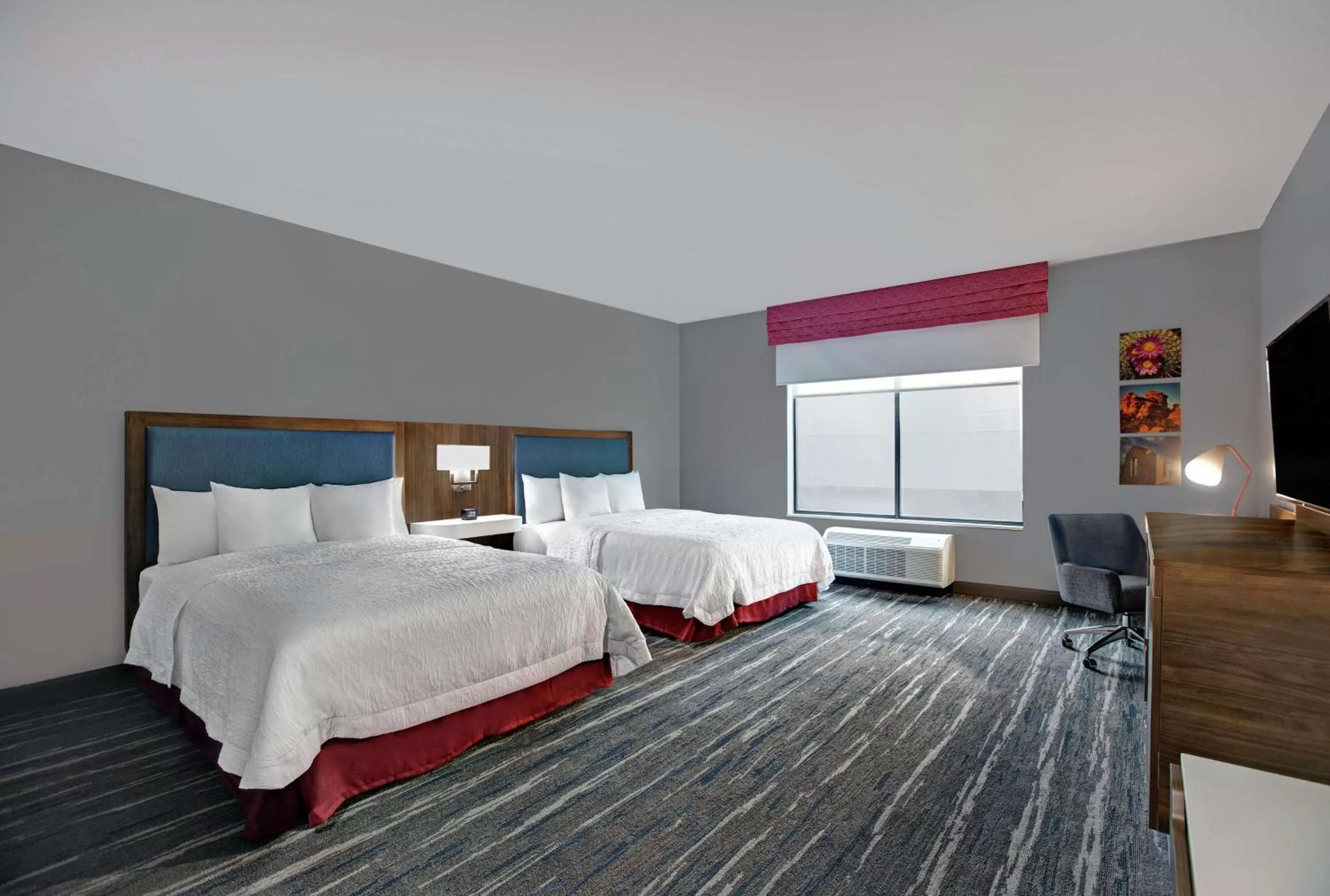 Bedroom, Bed in Hampton Inn Weslaco