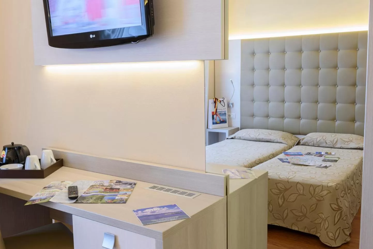 Photo of the whole room, Bed in Primavera