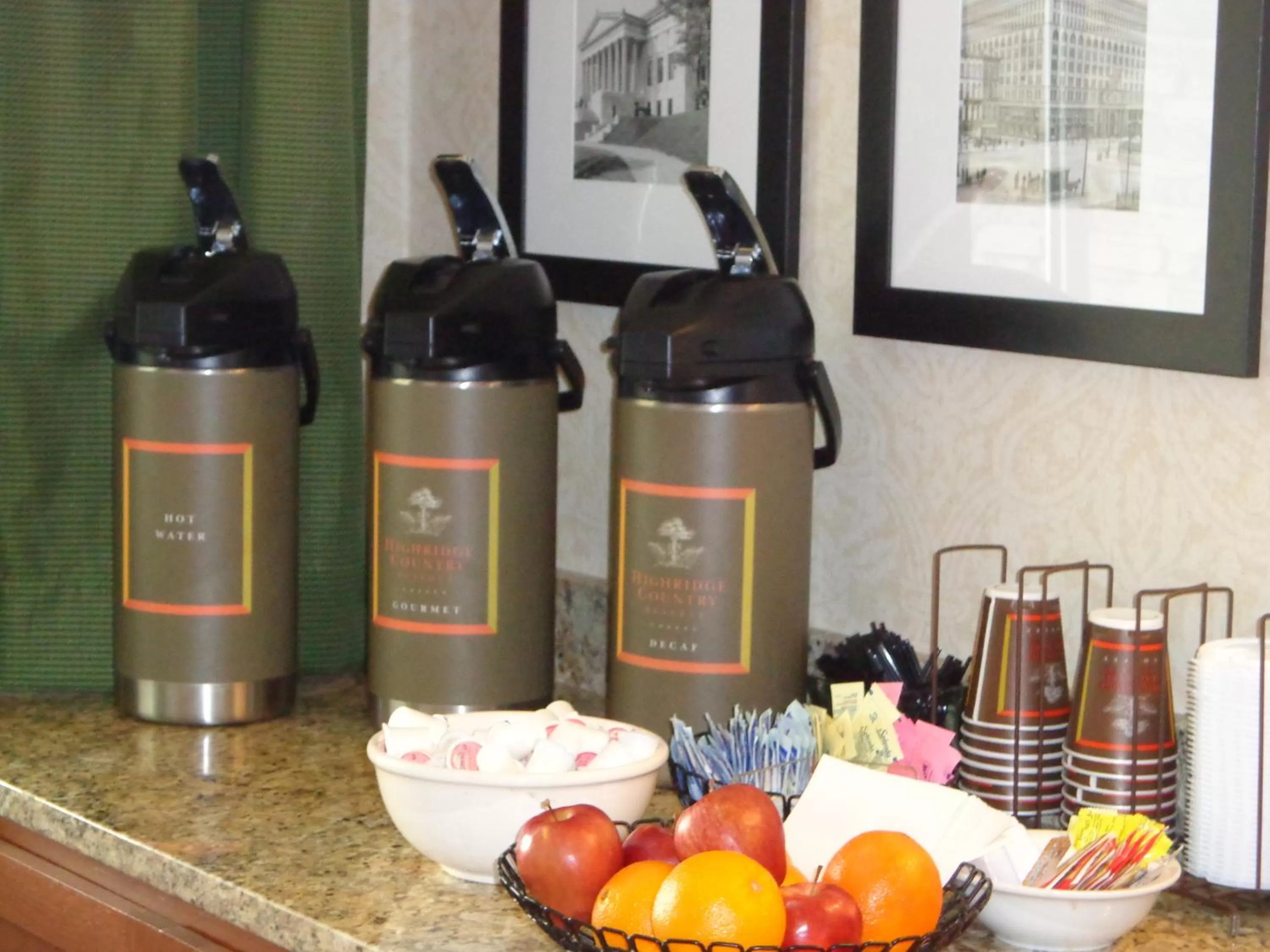 Coffee/tea facilities in Country Inn & Suites by Radisson, Buffalo South I-90, NY