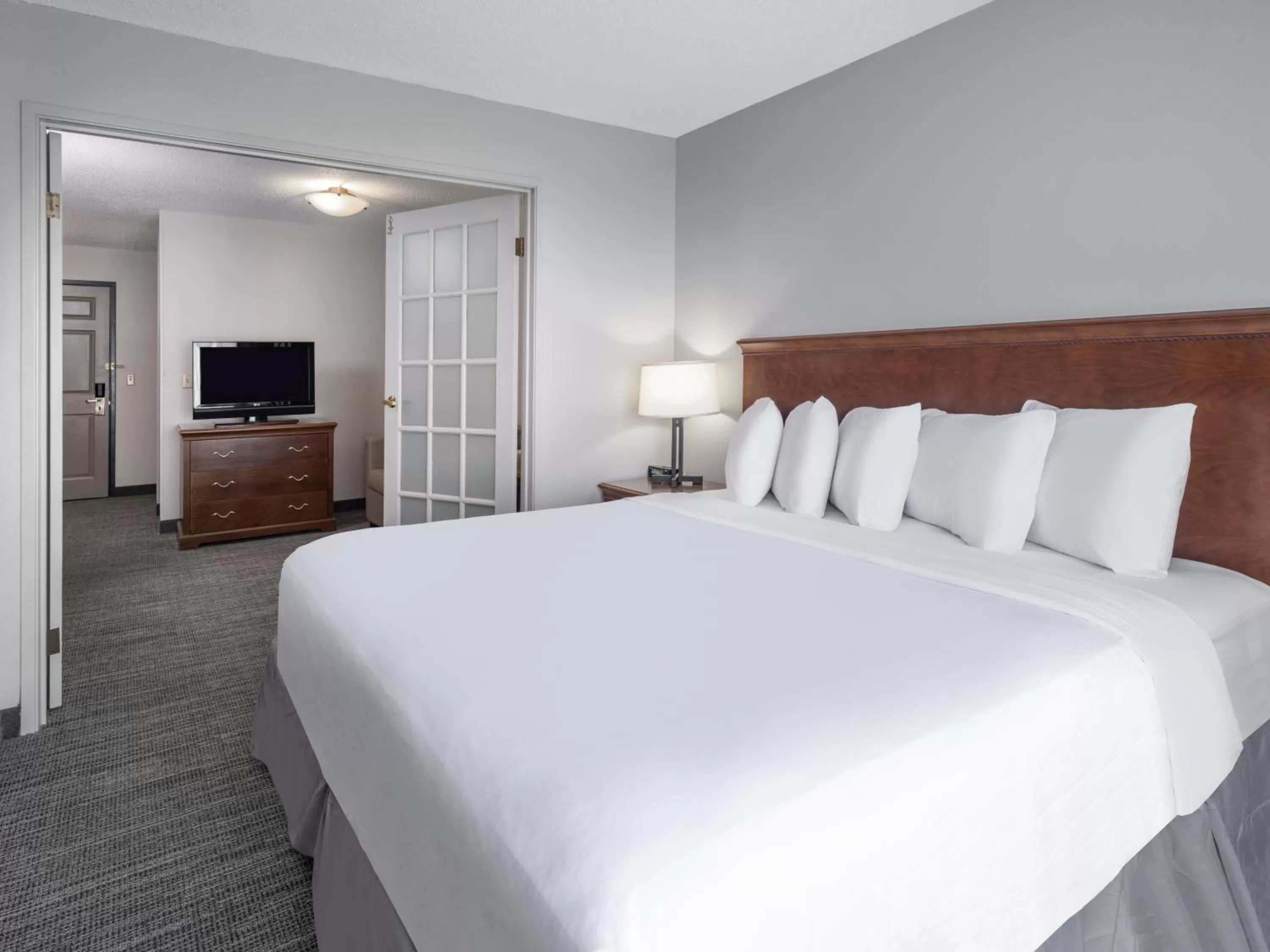 Bedroom in Country Inn & Suites by Radisson, Toledo, OH