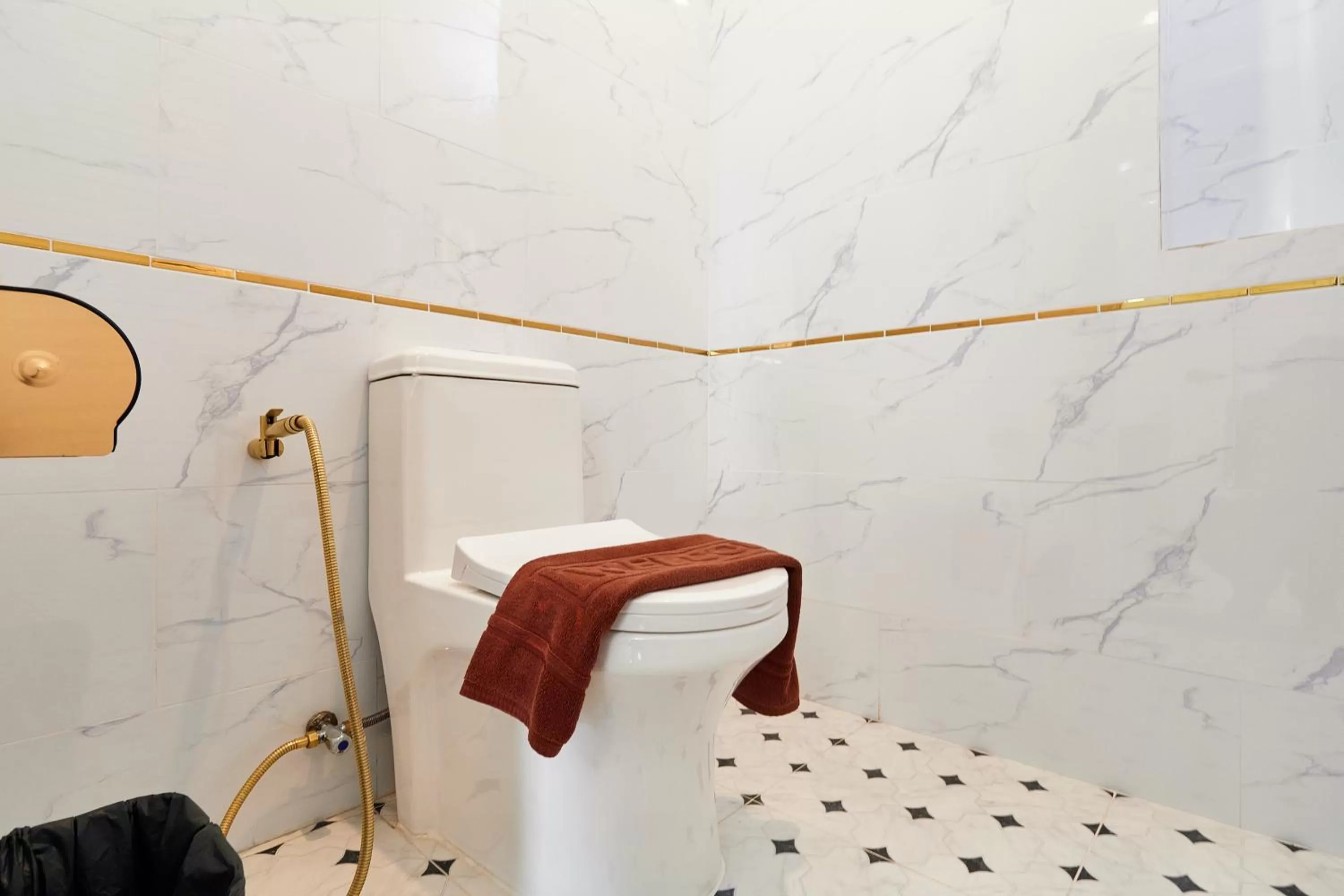 Toilet, Bed in Rose Apple Hotel