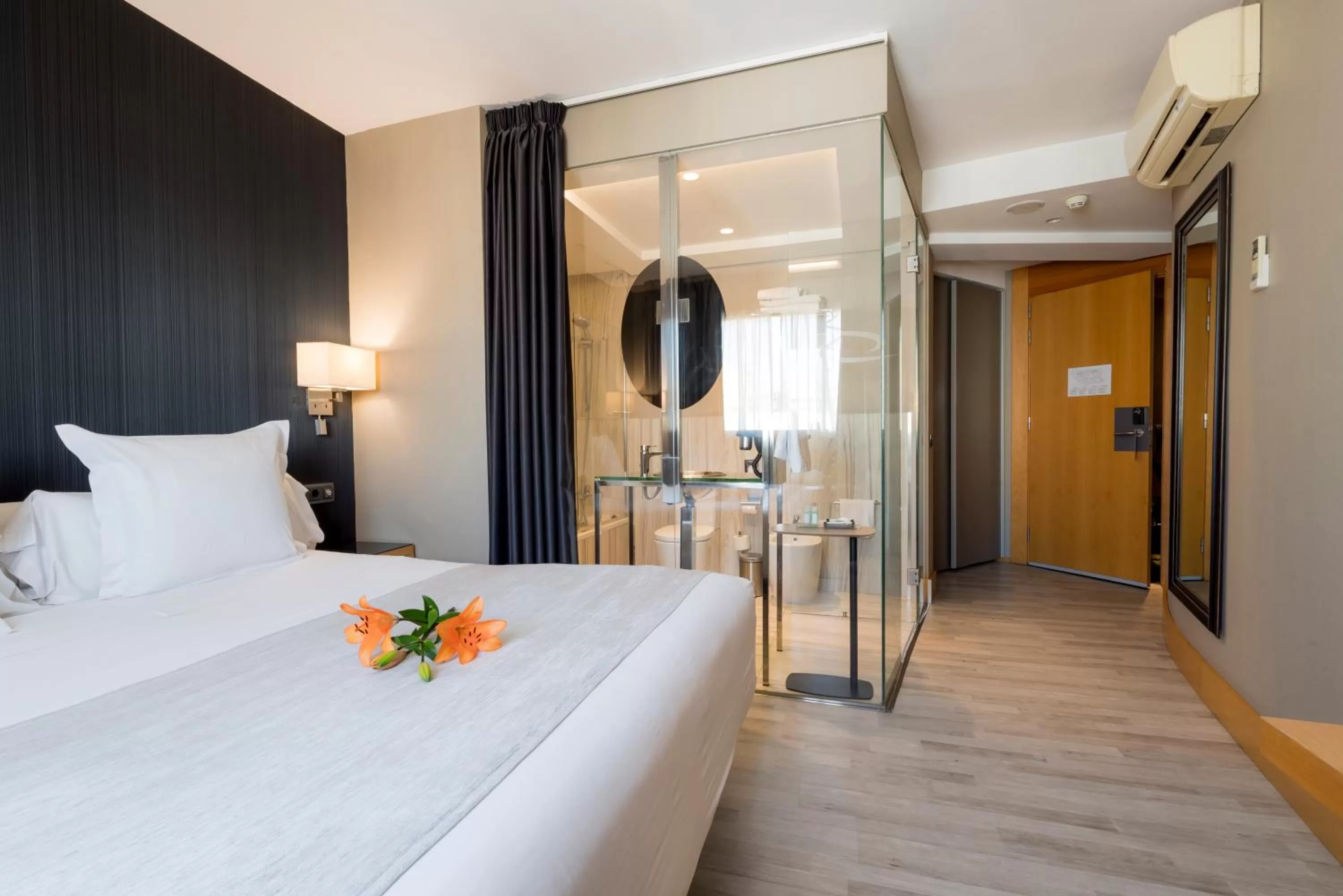 Bedroom, Bed in Hotel Plaza