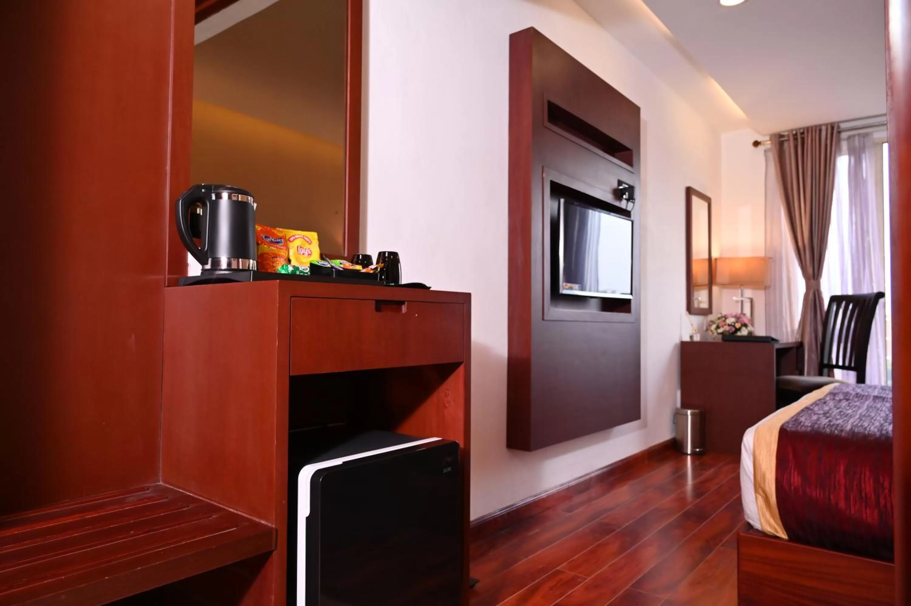 TV and multimedia, Bed in Raaj Bhaavan Clarks Inn Chennai