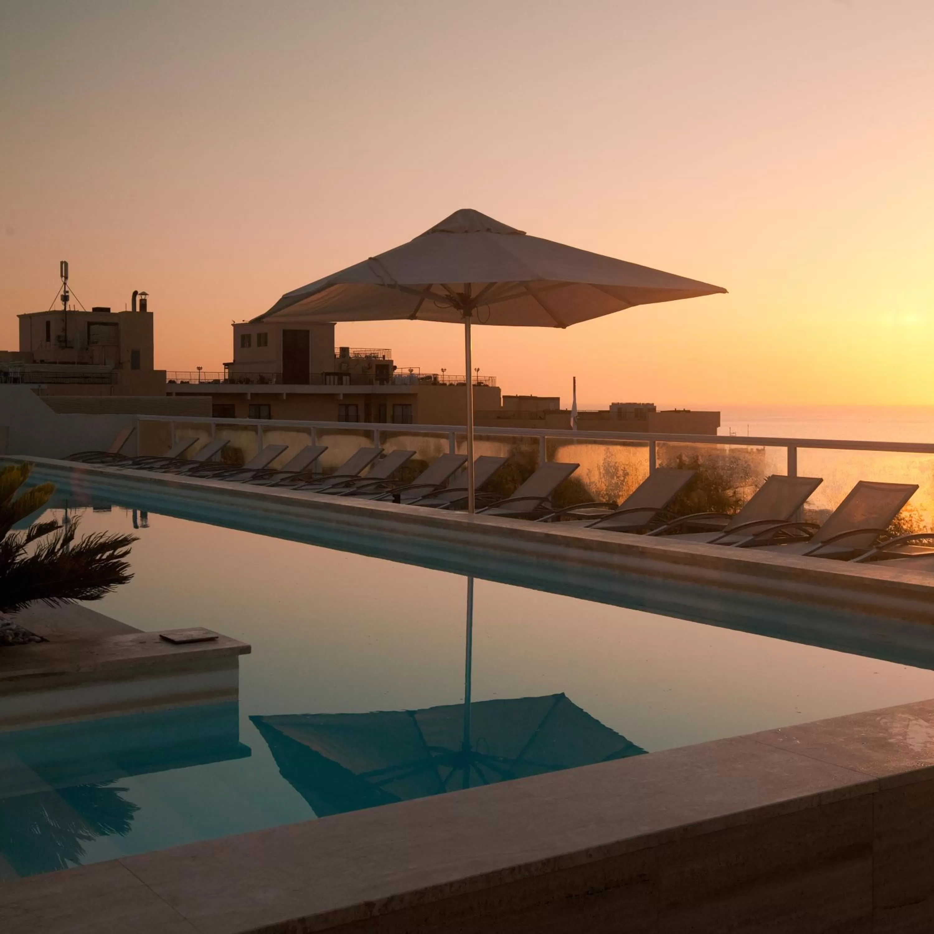 Swimming pool in The George, Urban Boutique Hotel