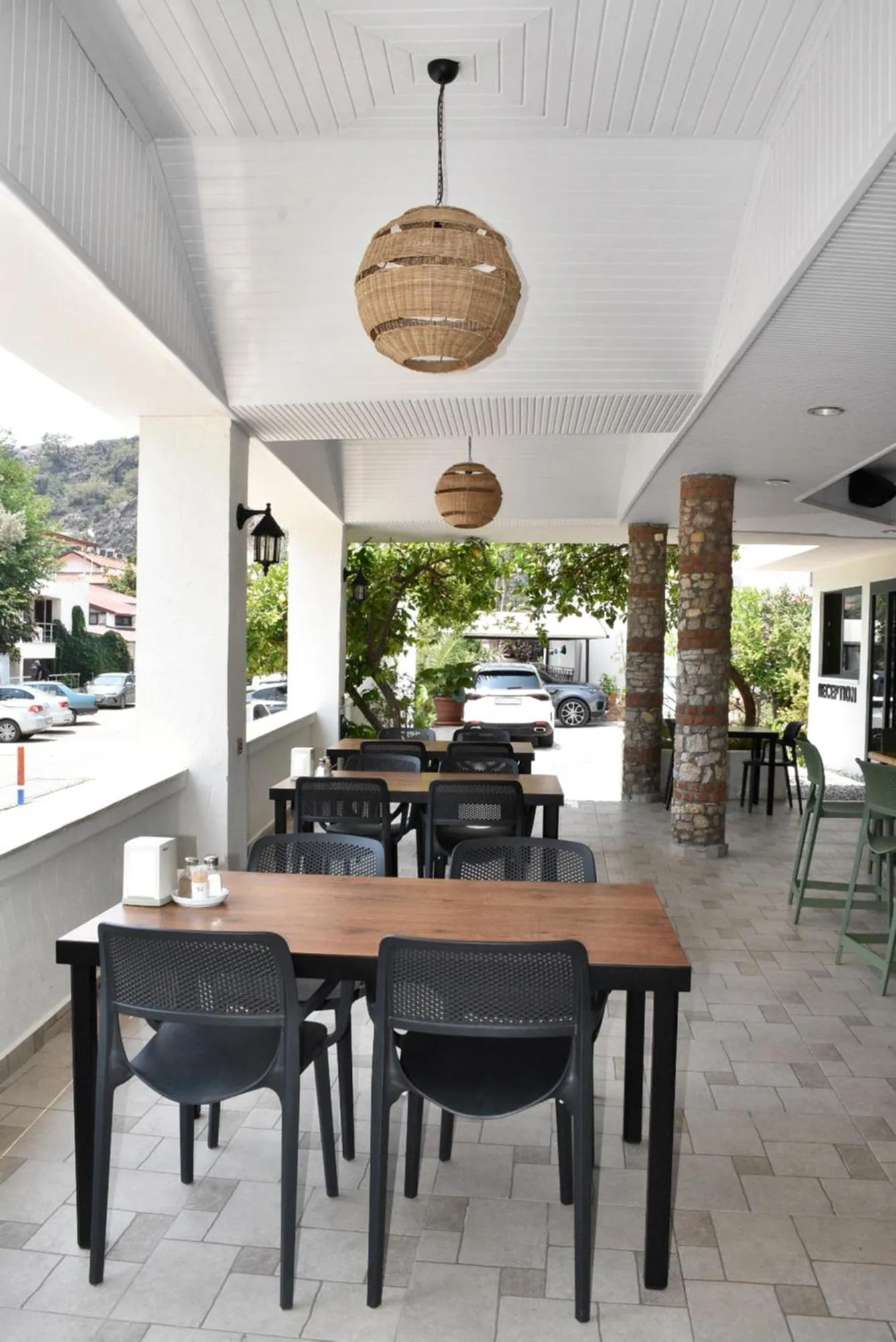 Restaurant/places to eat in Magic Tulip Hotel