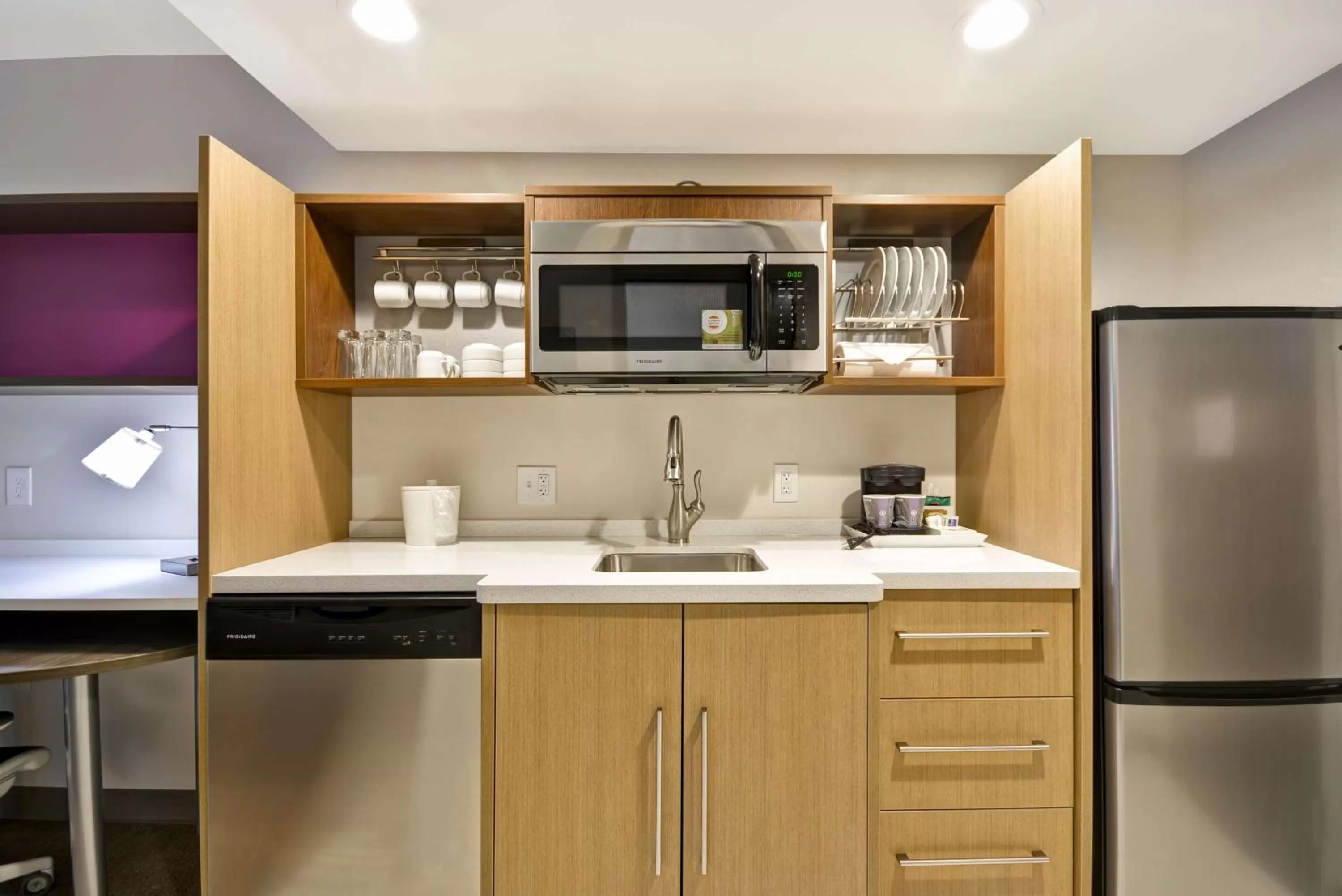 Kitchen or kitchenette in Home2 Suites By Hilton Columbus Airport East Broad