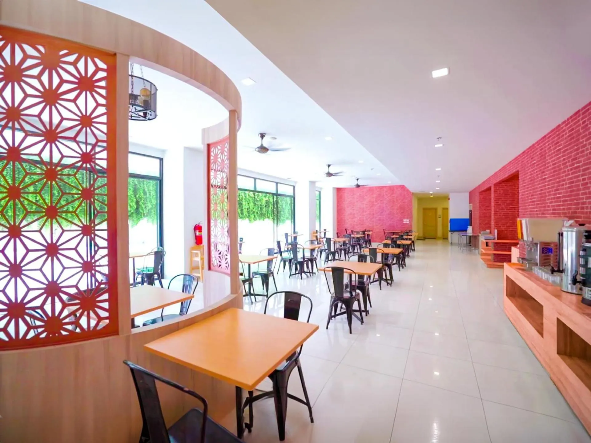 Restaurant/places to eat in Phoenix Hotel Karon Beach