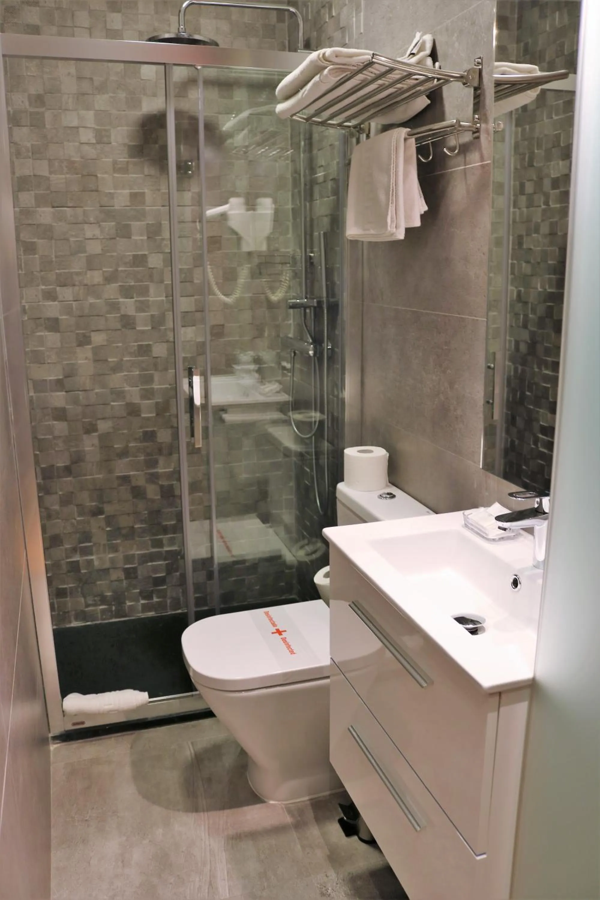 Bathroom in Hostal Hispano - Argentino Gran Vía