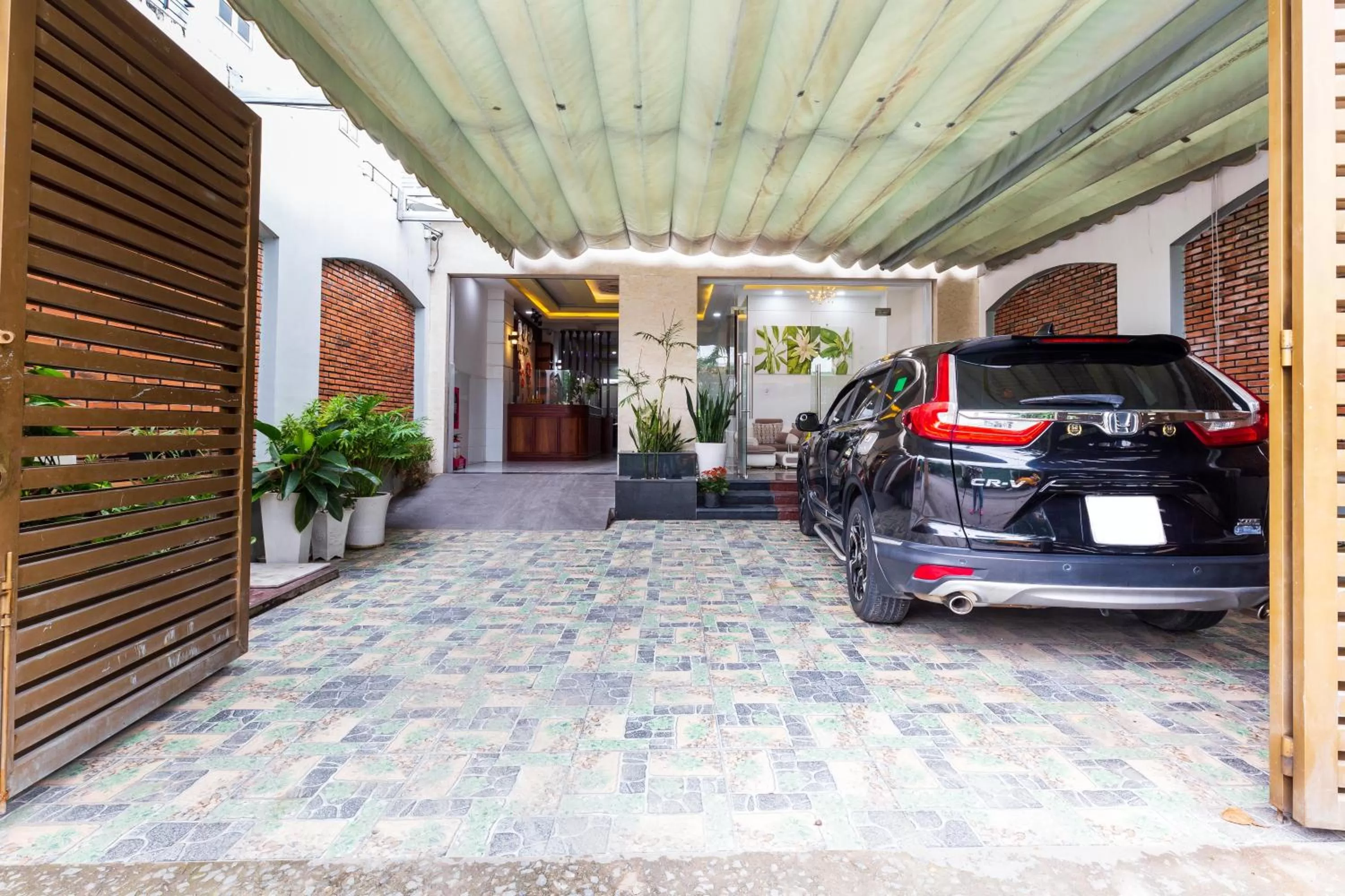 Day in Luxury Vườn Lài Hotel