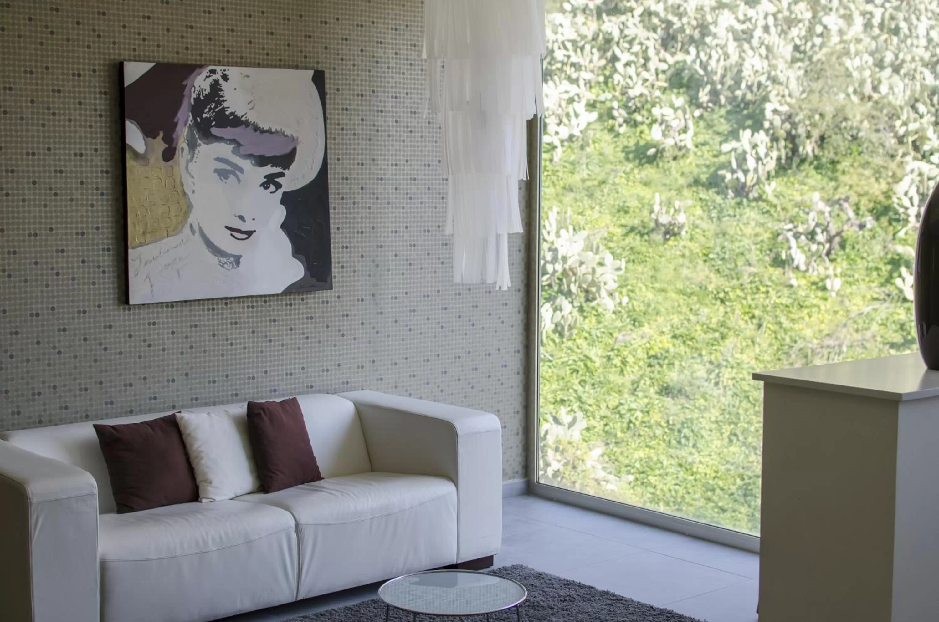 Communal lounge/ TV room in FerroHotel