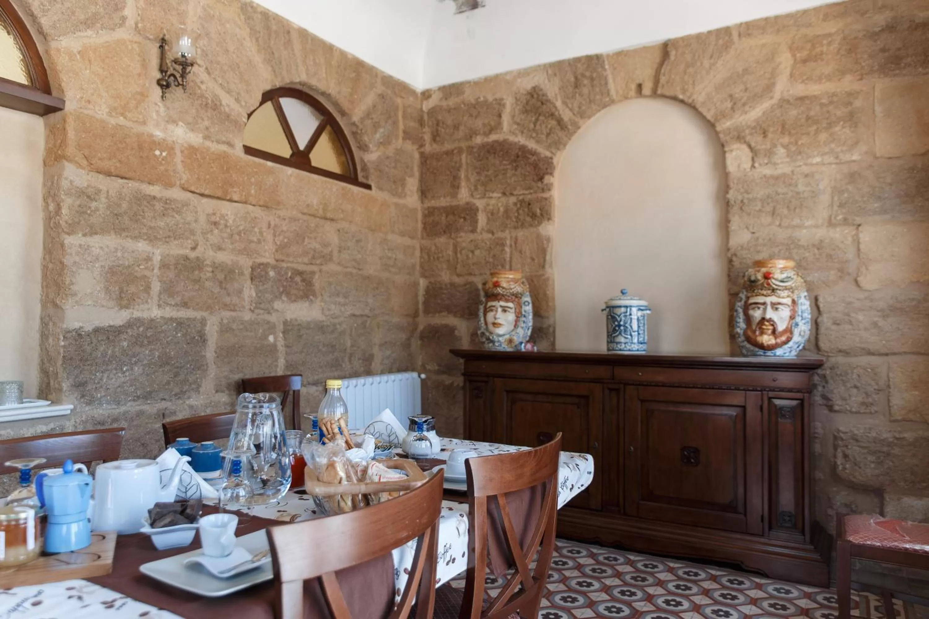 Communal lounge/ TV room, Restaurant/Places to Eat in B&B Batarà - "La Terrazza del Centro"