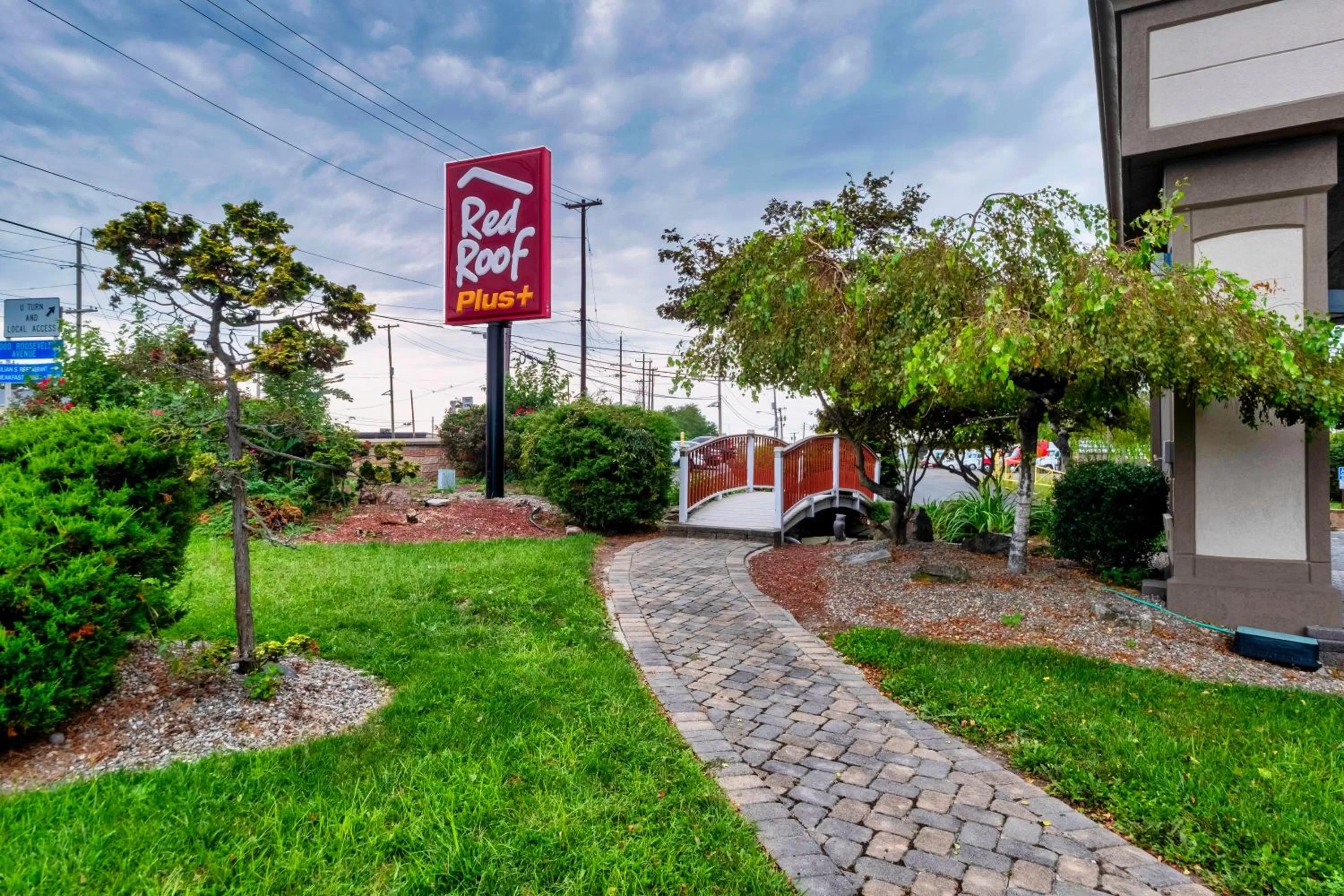 Property building in Red Roof PLUS Newark Liberty Airport - Carteret