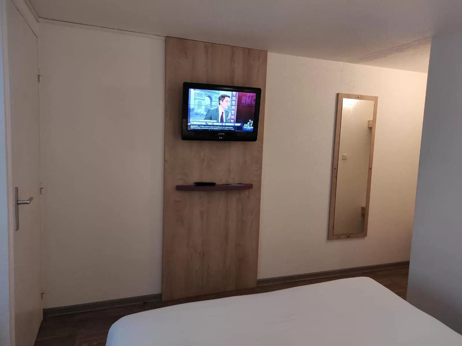 TV and multimedia, Bed in Kyriad Meaux Sud Nanteuil Les Meaux