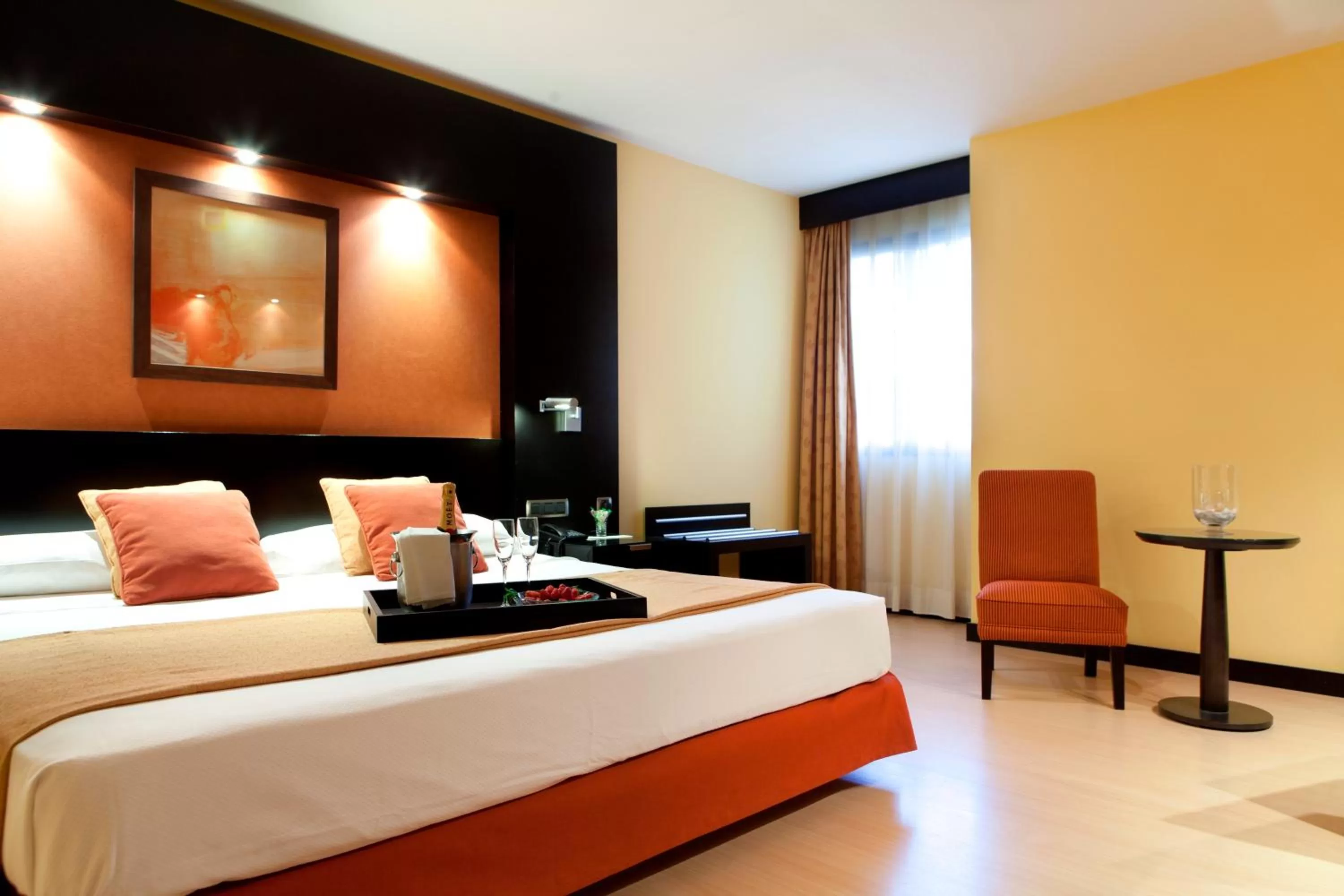 Photo of the whole room, Bed in Intelier Rosa