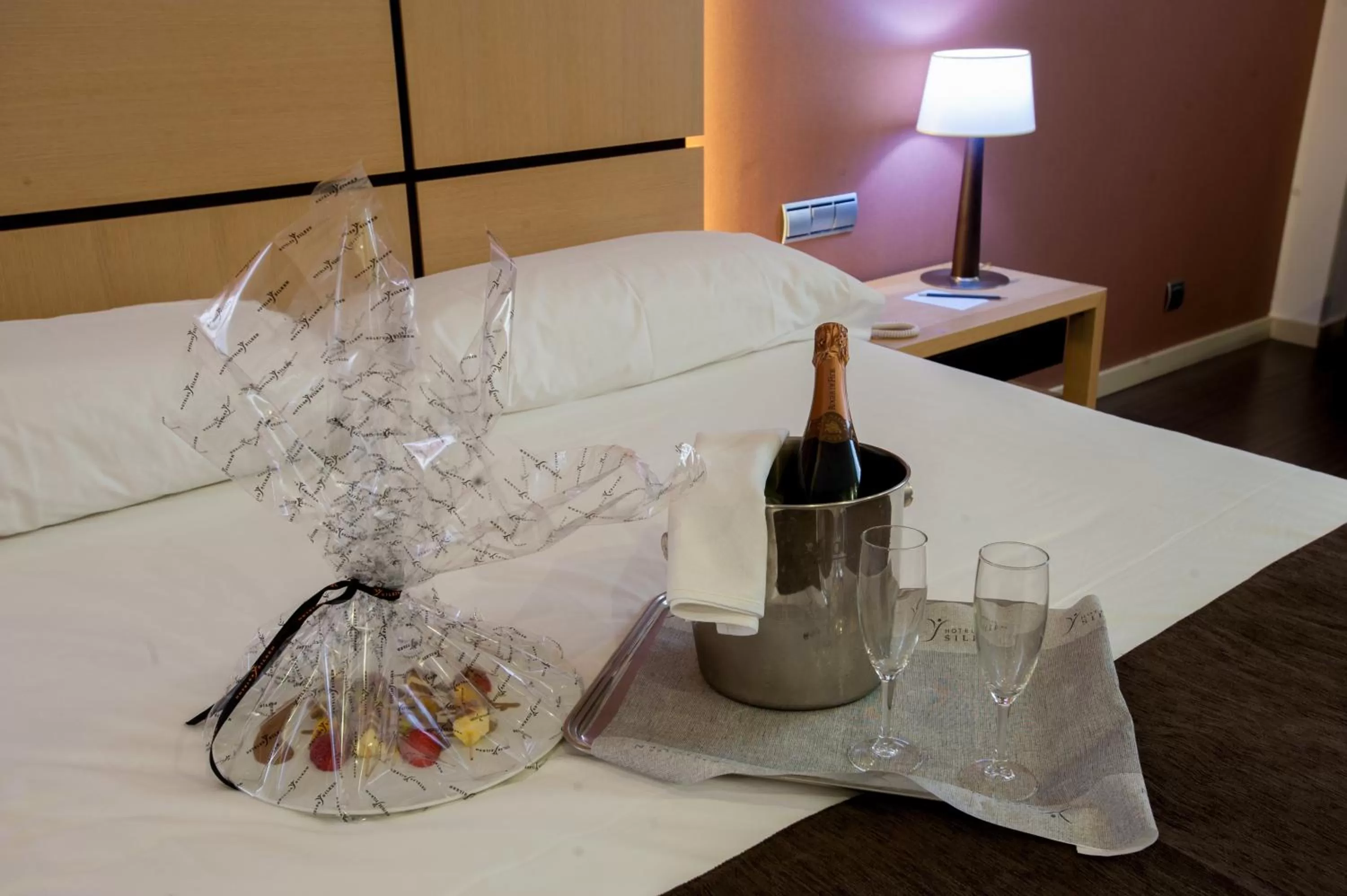 Alcoholic drinks, Bed in Silken Puerta Valencia