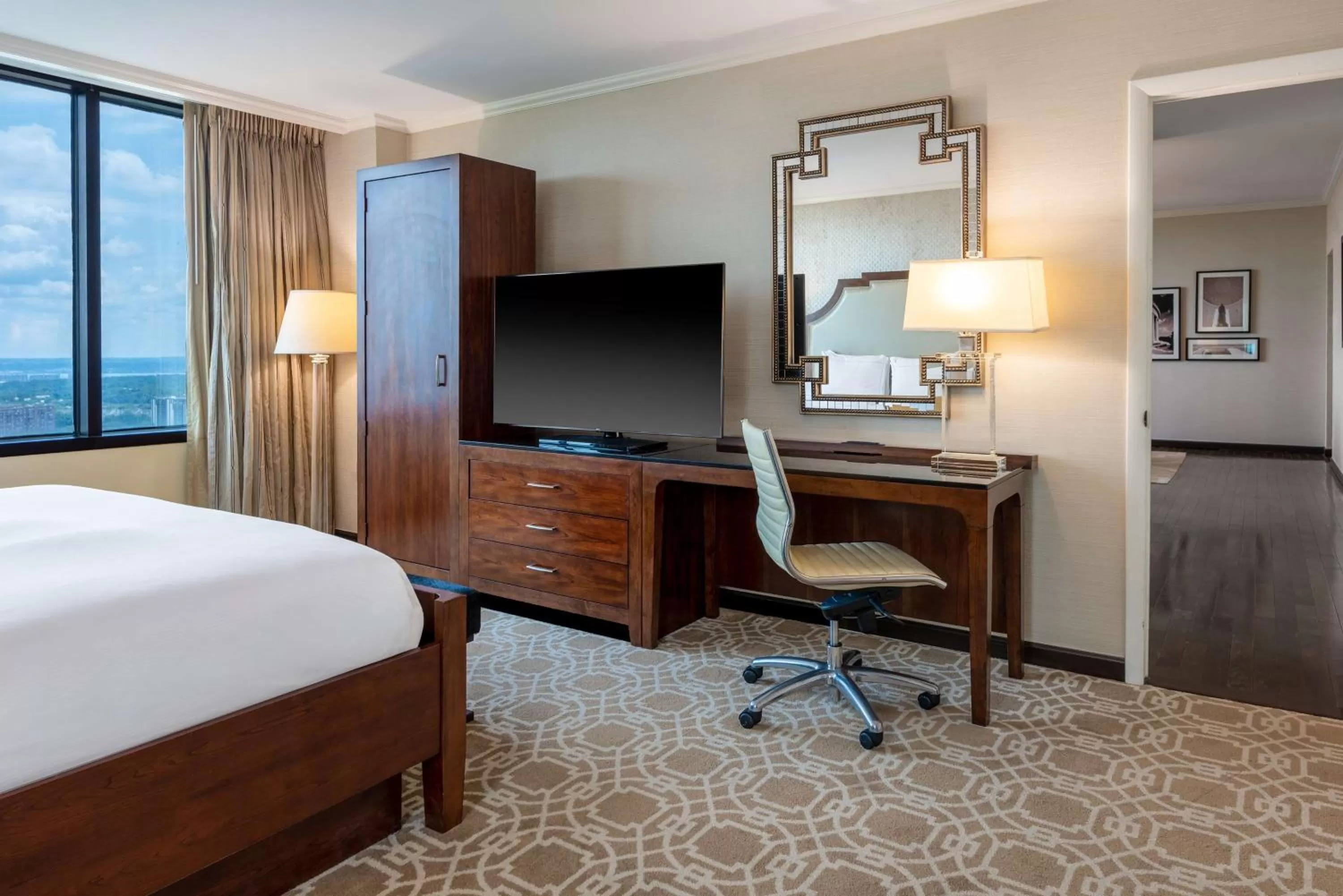 Bedroom, Bed in Hilton Alexandria Mark Center