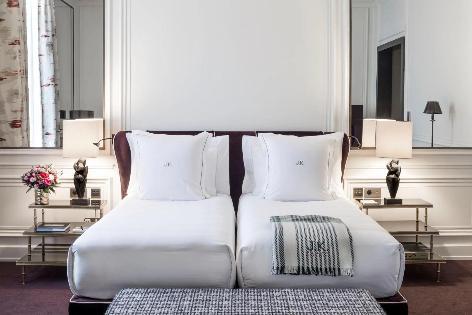 Bedroom, Bed in J.K. Place Paris