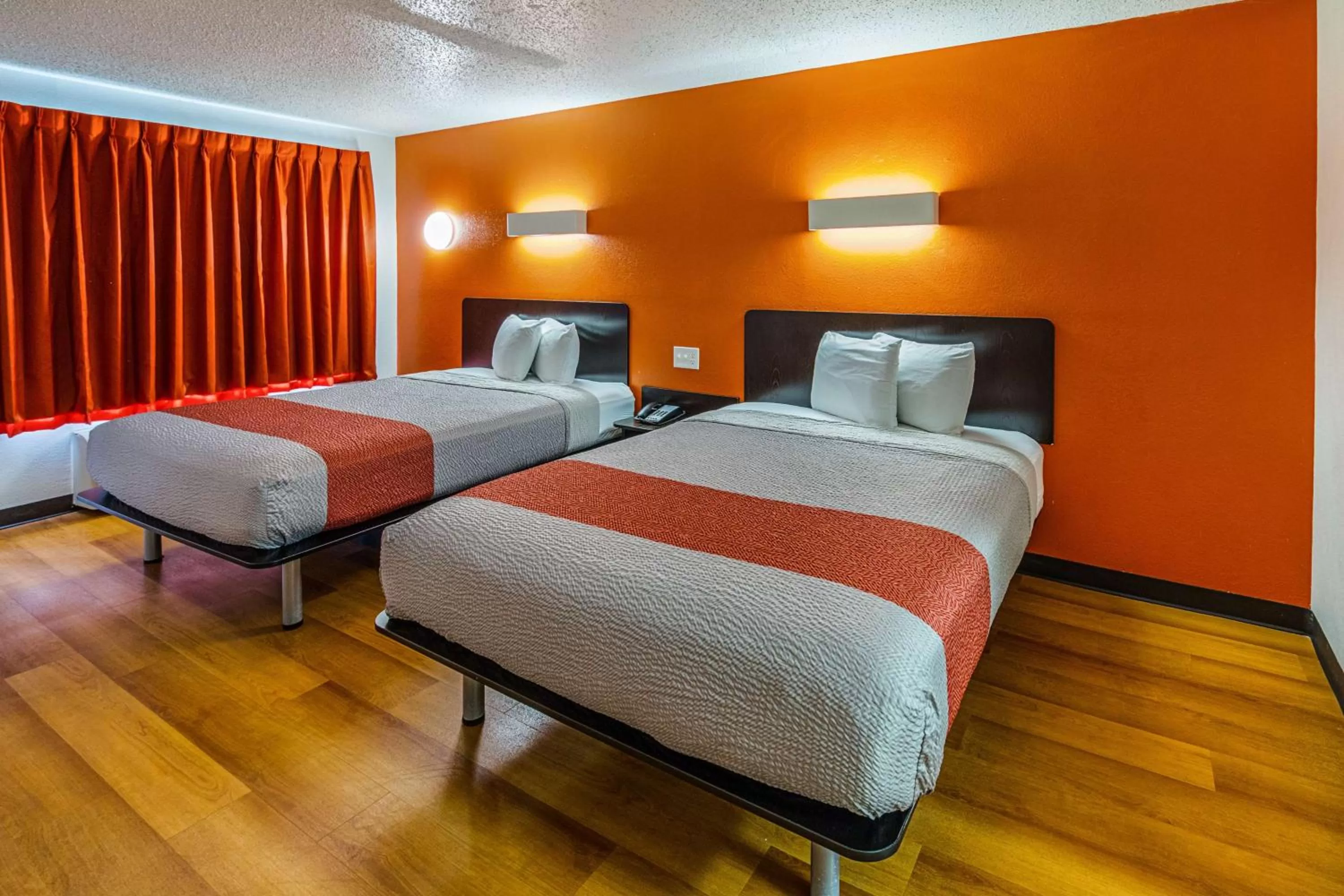 Photo of the whole room, Bed in Motel 6-Waxahachie, TX