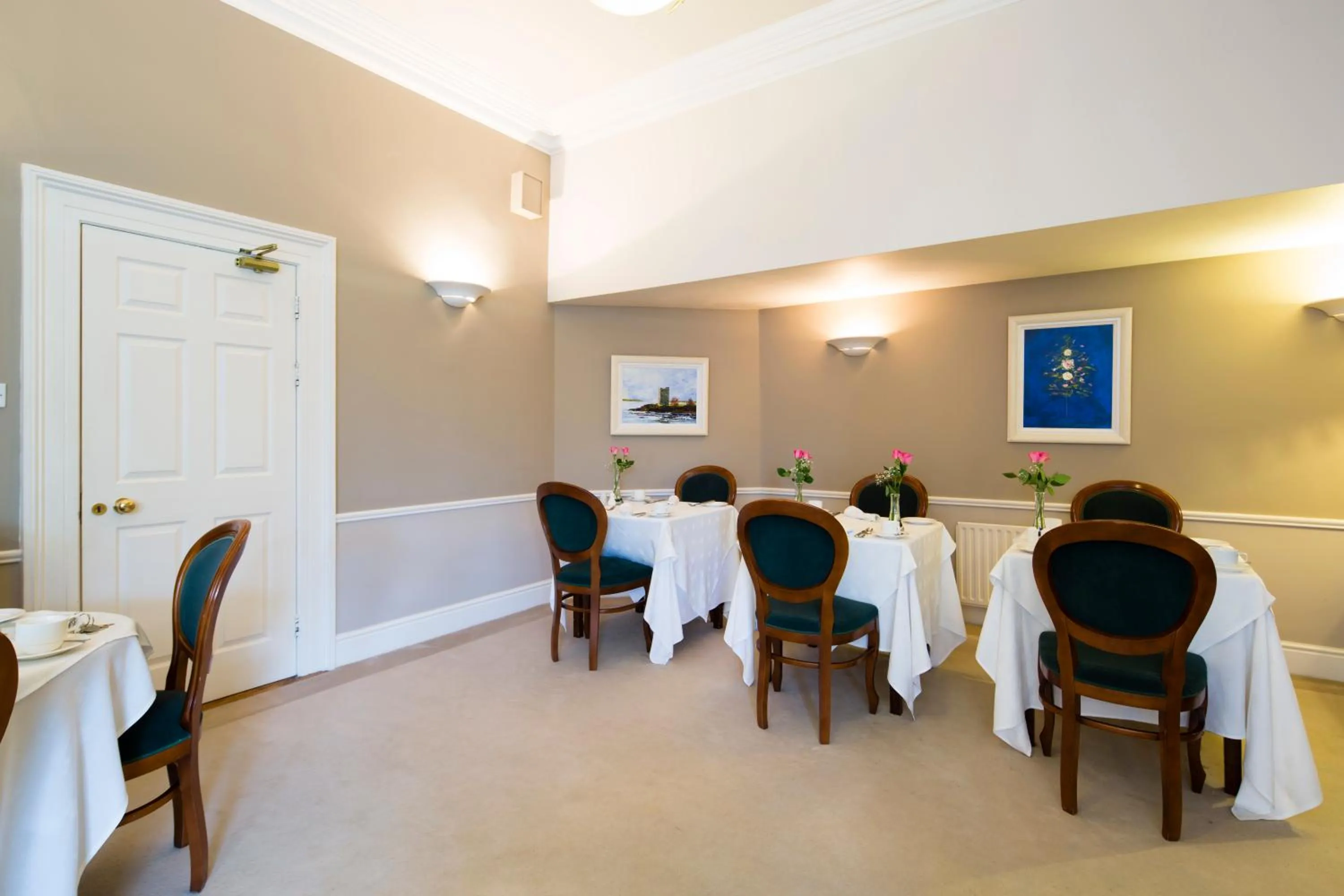 Restaurant/places to eat in Aberdeen Lodge