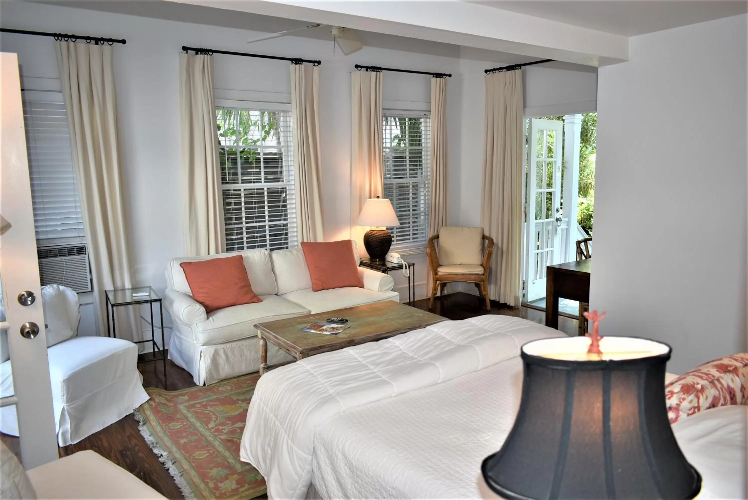 Simonton Court Historic Inn & Cottages