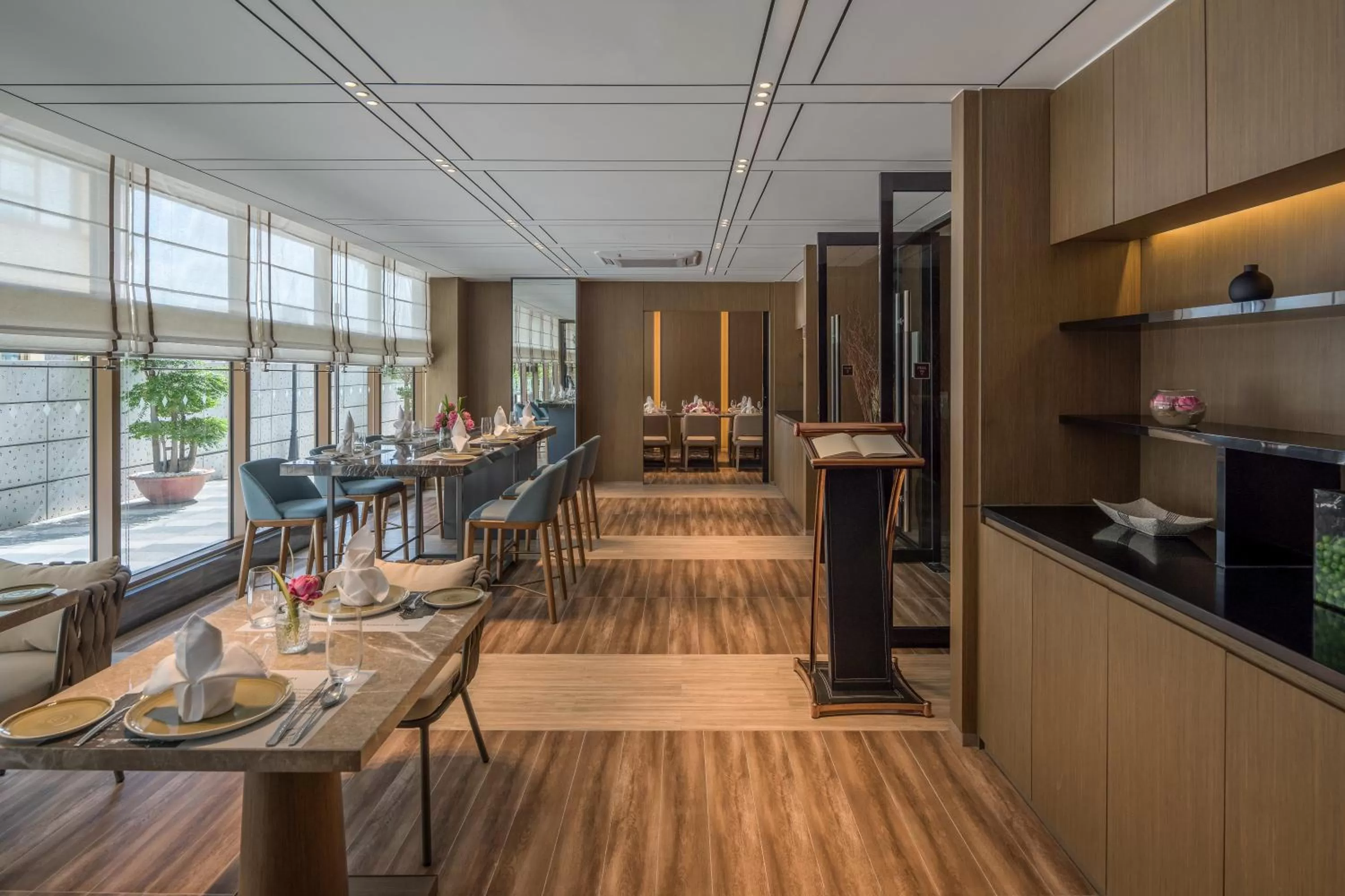 Restaurant/places to eat in Oakwood Premier Phnom Penh