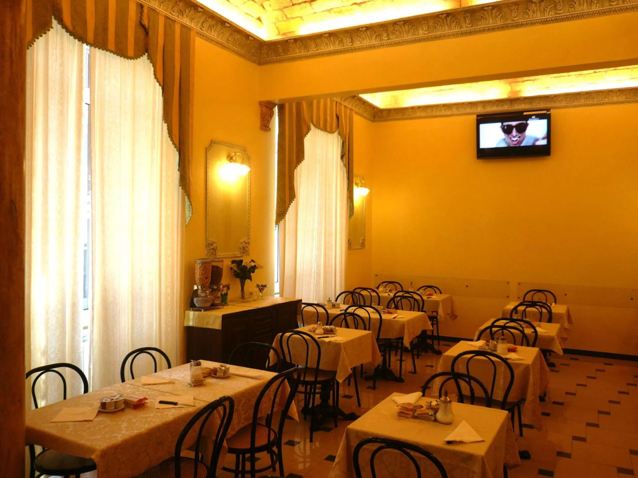 Restaurant/places to eat in Cambridge Hotel