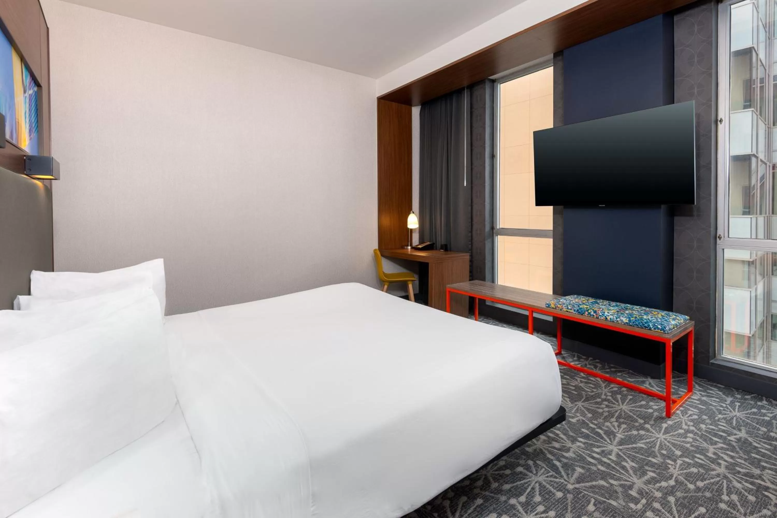 Photo of the whole room, Bed in Aloft Orlando Downtown