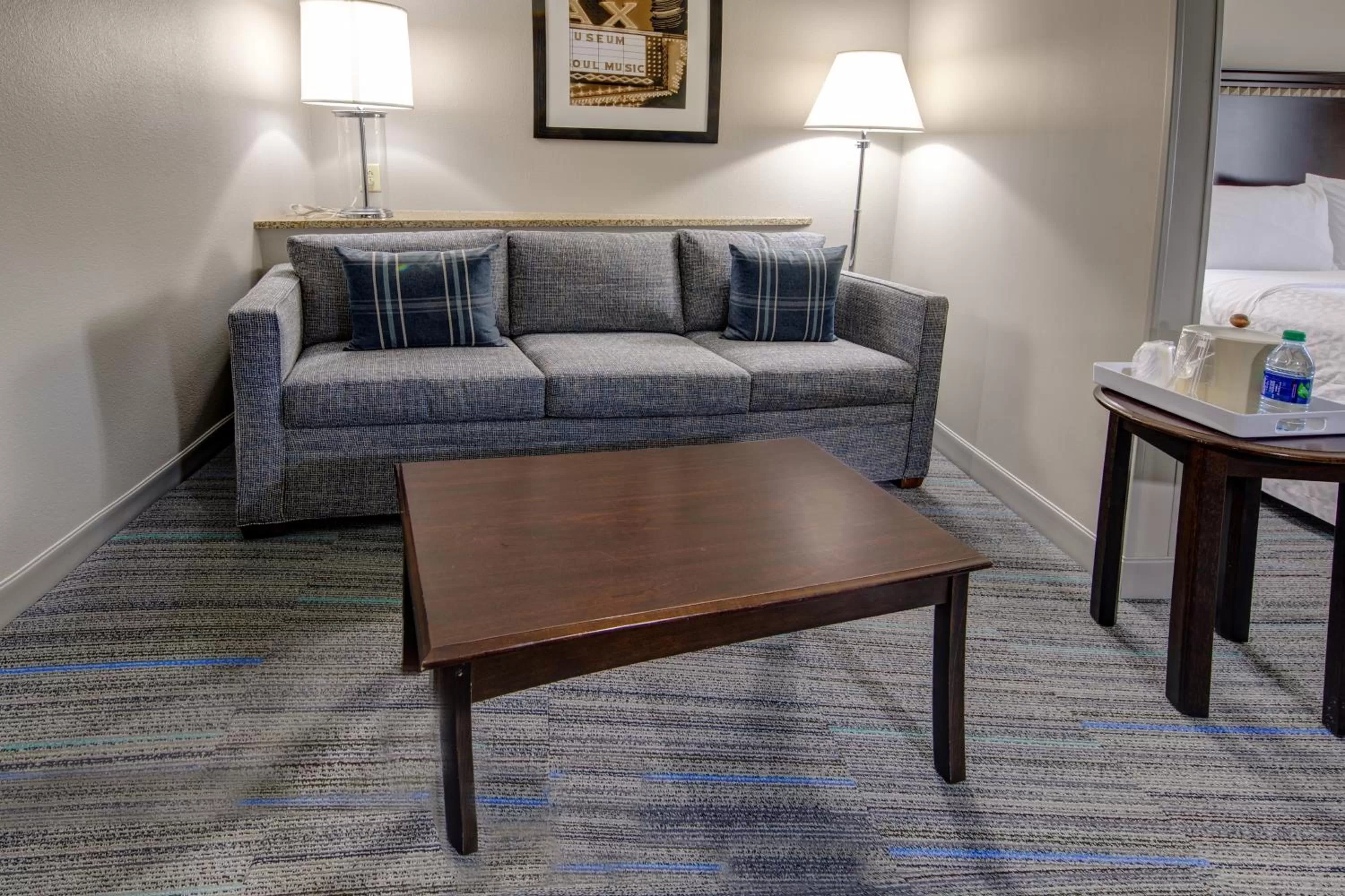 Seating area in Four Points by Sheraton Memphis Southwind