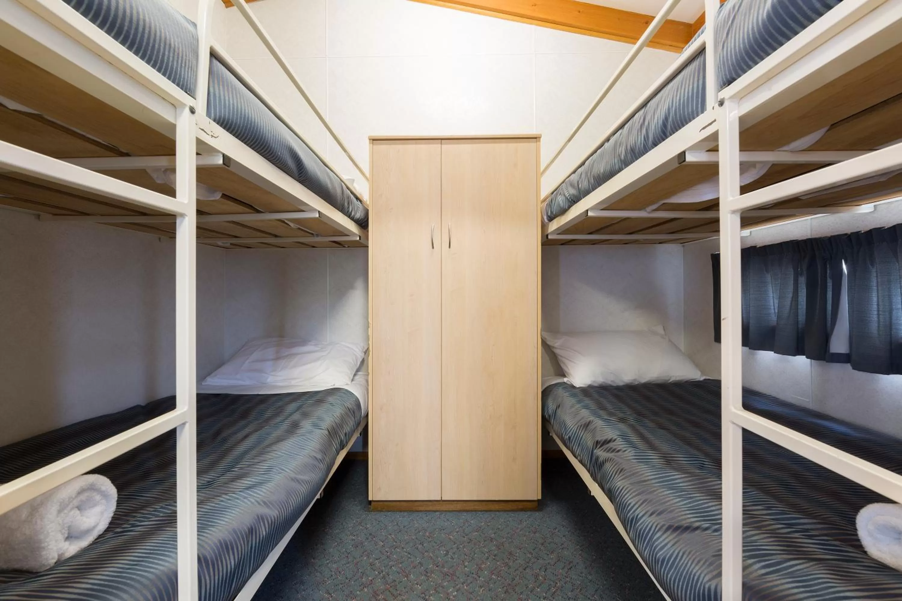 Bedroom, Bed in Alivio Tourist Park Canberra