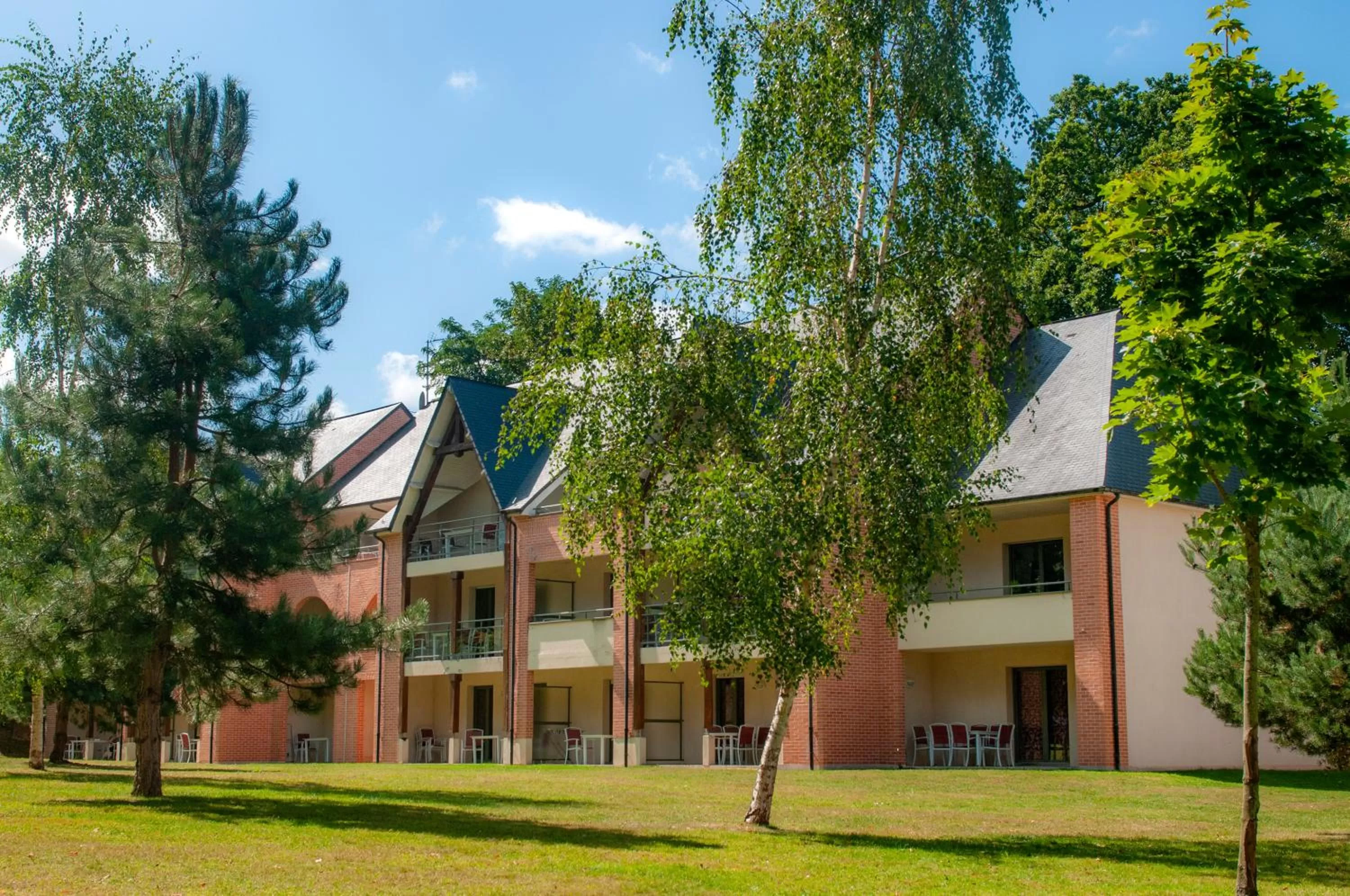 Garden, Property Building in Goélia Résidence Du Parc