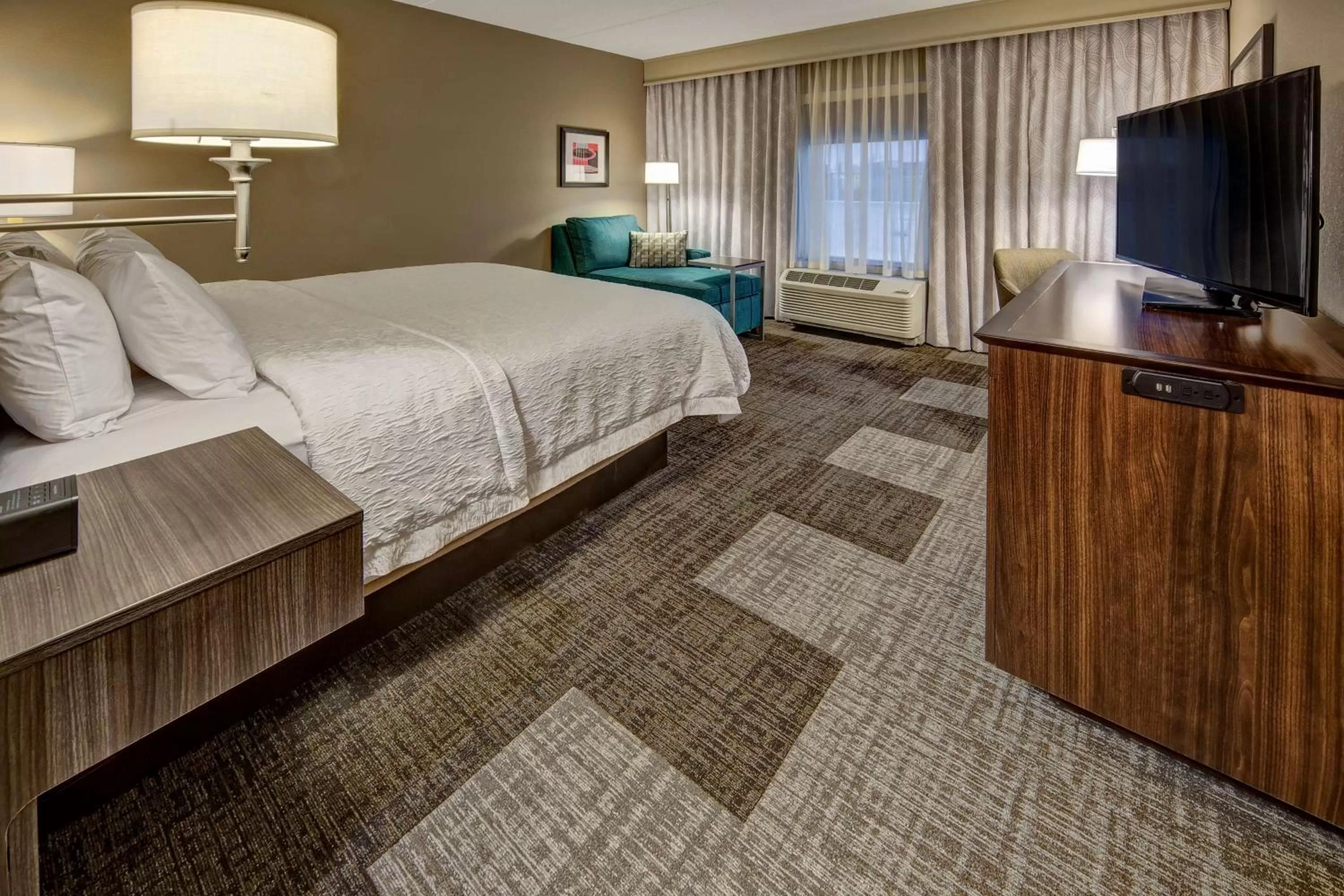 Bed in Hampton Inn & Suites By Hilton Nashville Hendersonville Tn