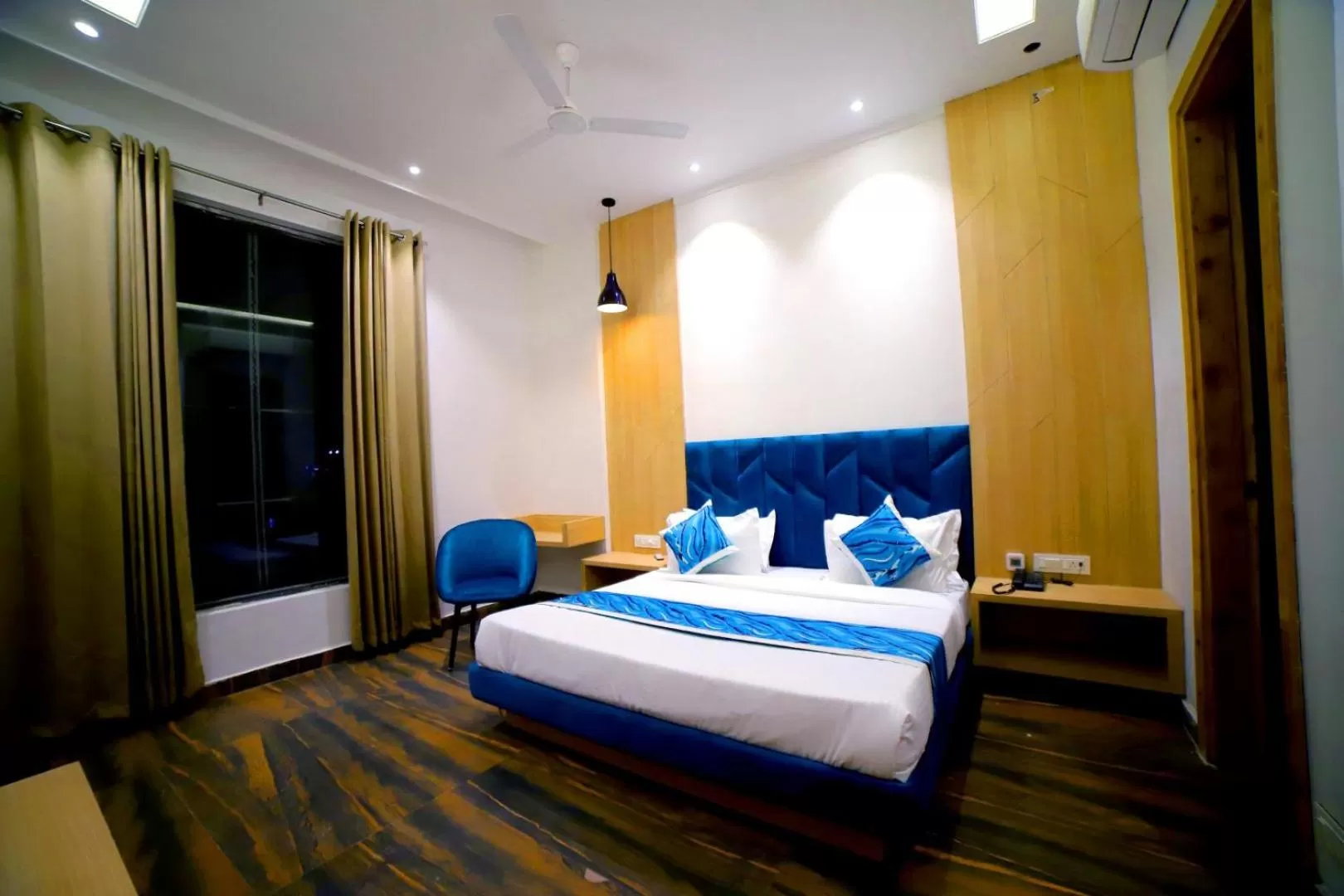 Bedroom, Bed in Hotel Diamond View