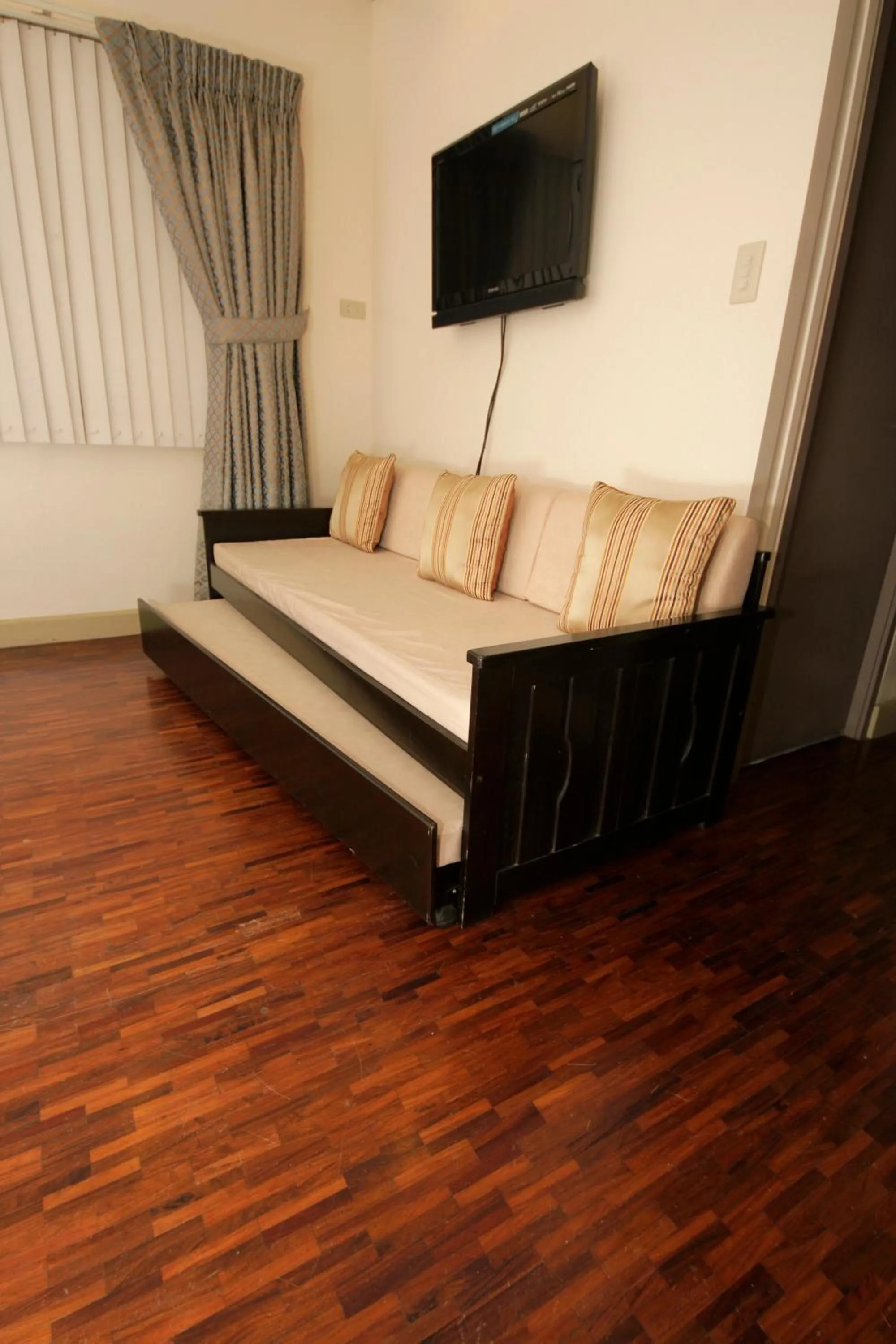 Bed, TV/Entertainment Center in Casa Pura Inn and Suites