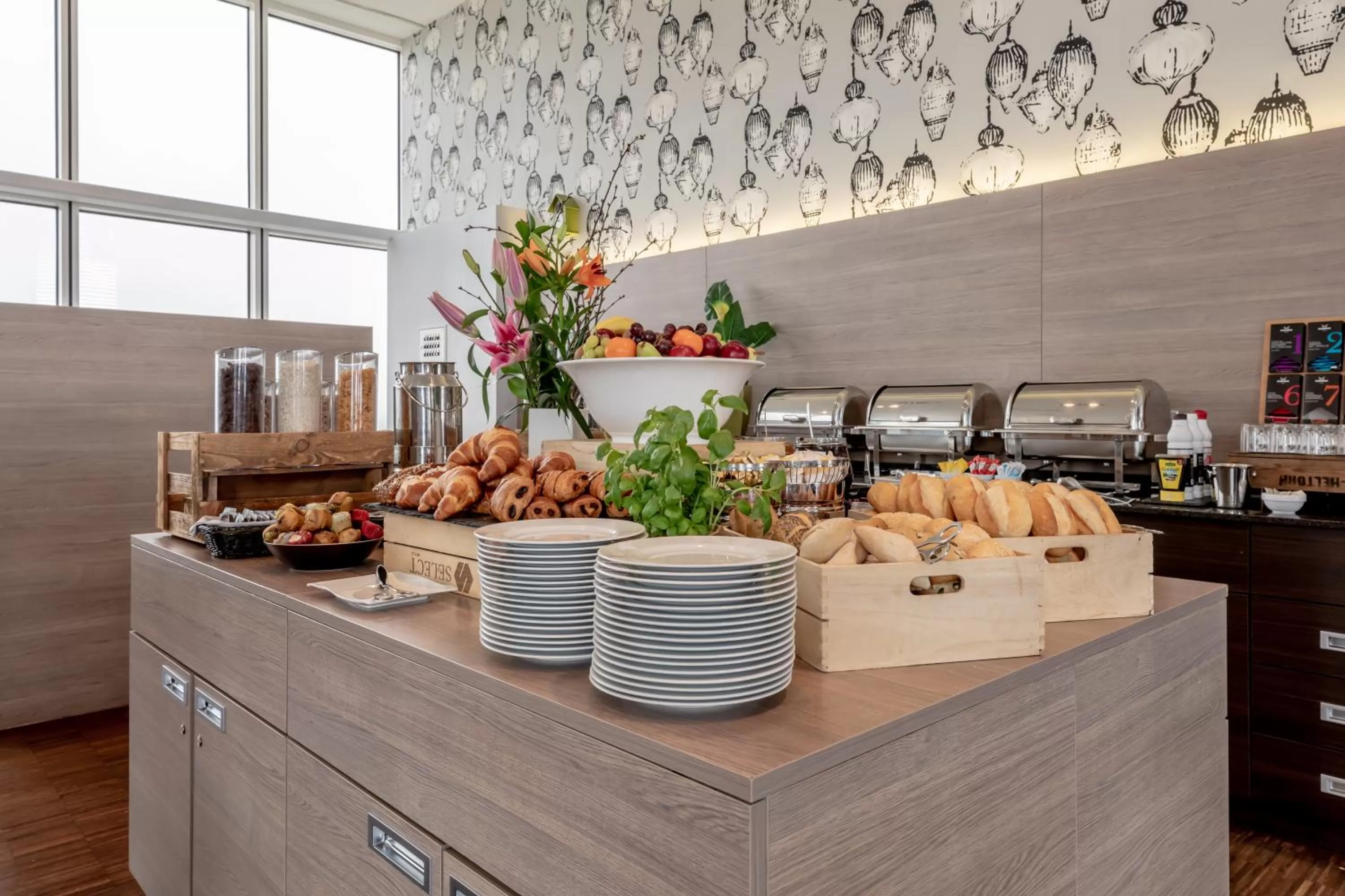 Food and drinks in Garner Hotel Berlin - Spandau by IHG