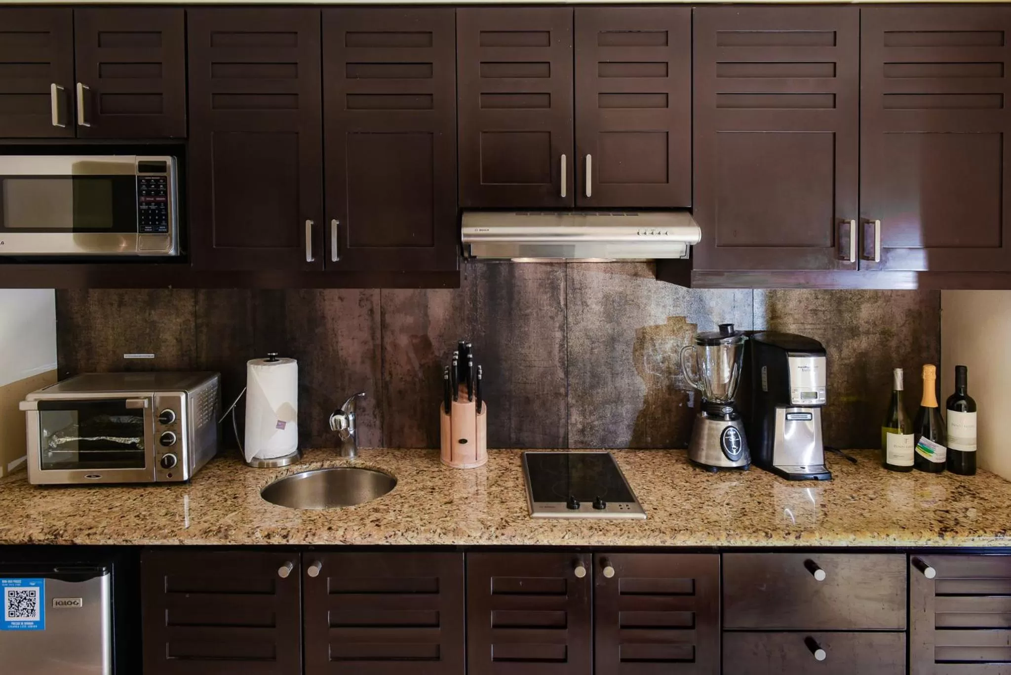 Kitchen or kitchenette in El Taj Oceanfront and Beachside Condo Hotel