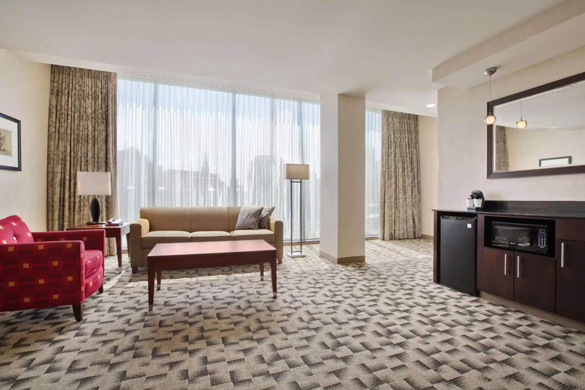 Living room in Embassy Suites Buffalo