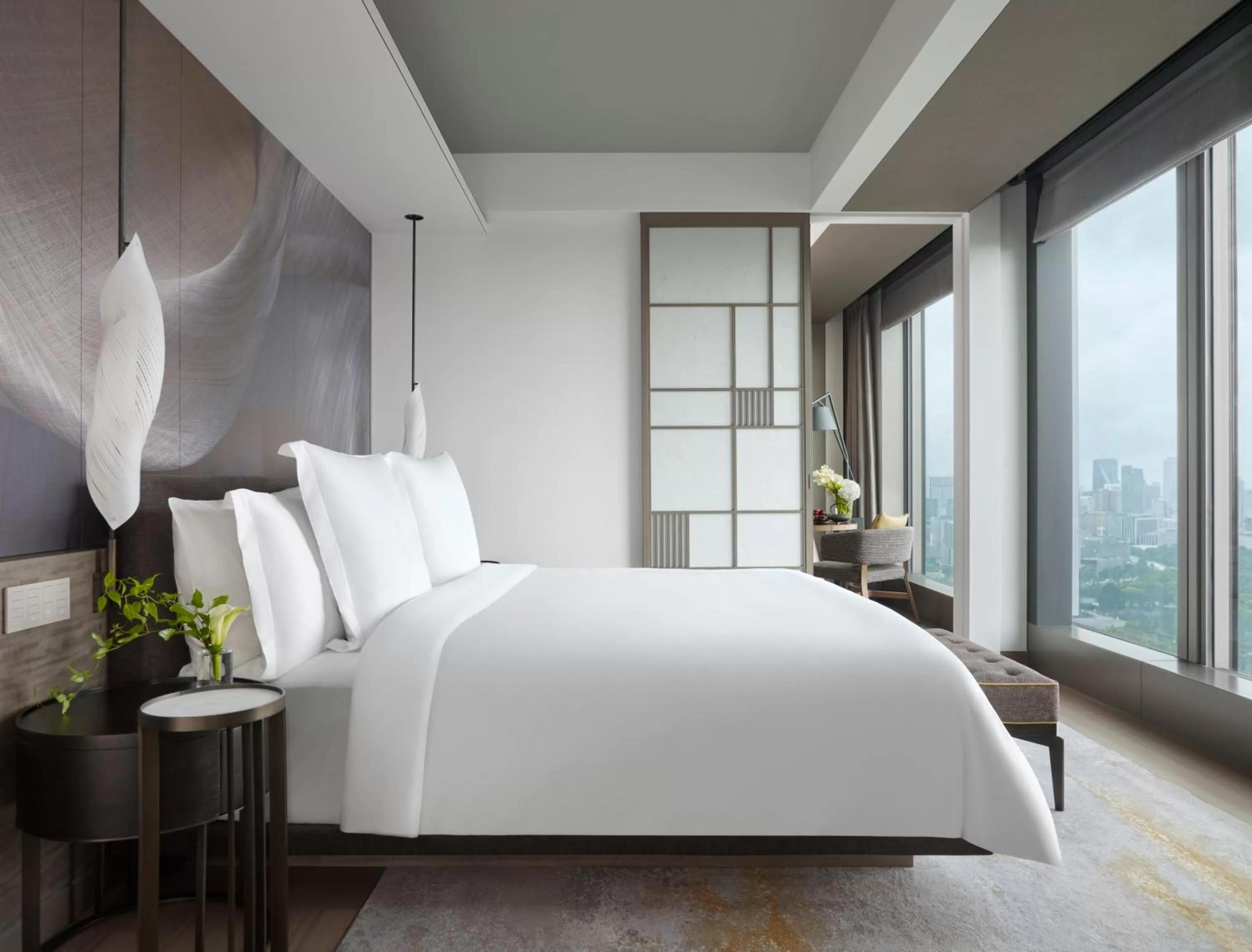 Bedroom in Four Seasons Hotel Tokyo at Otemachi