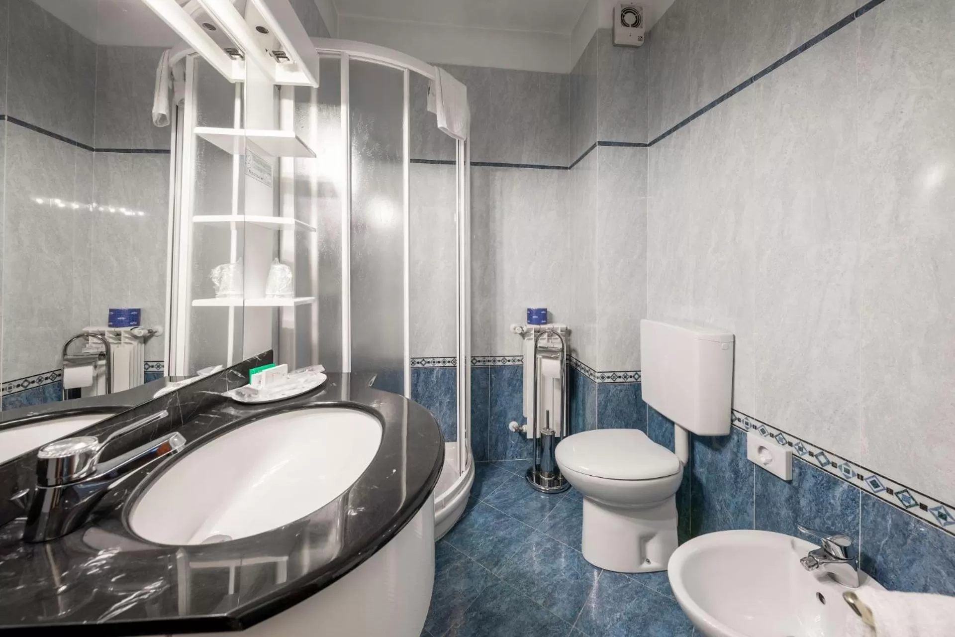 Bathroom in Hotel Elena