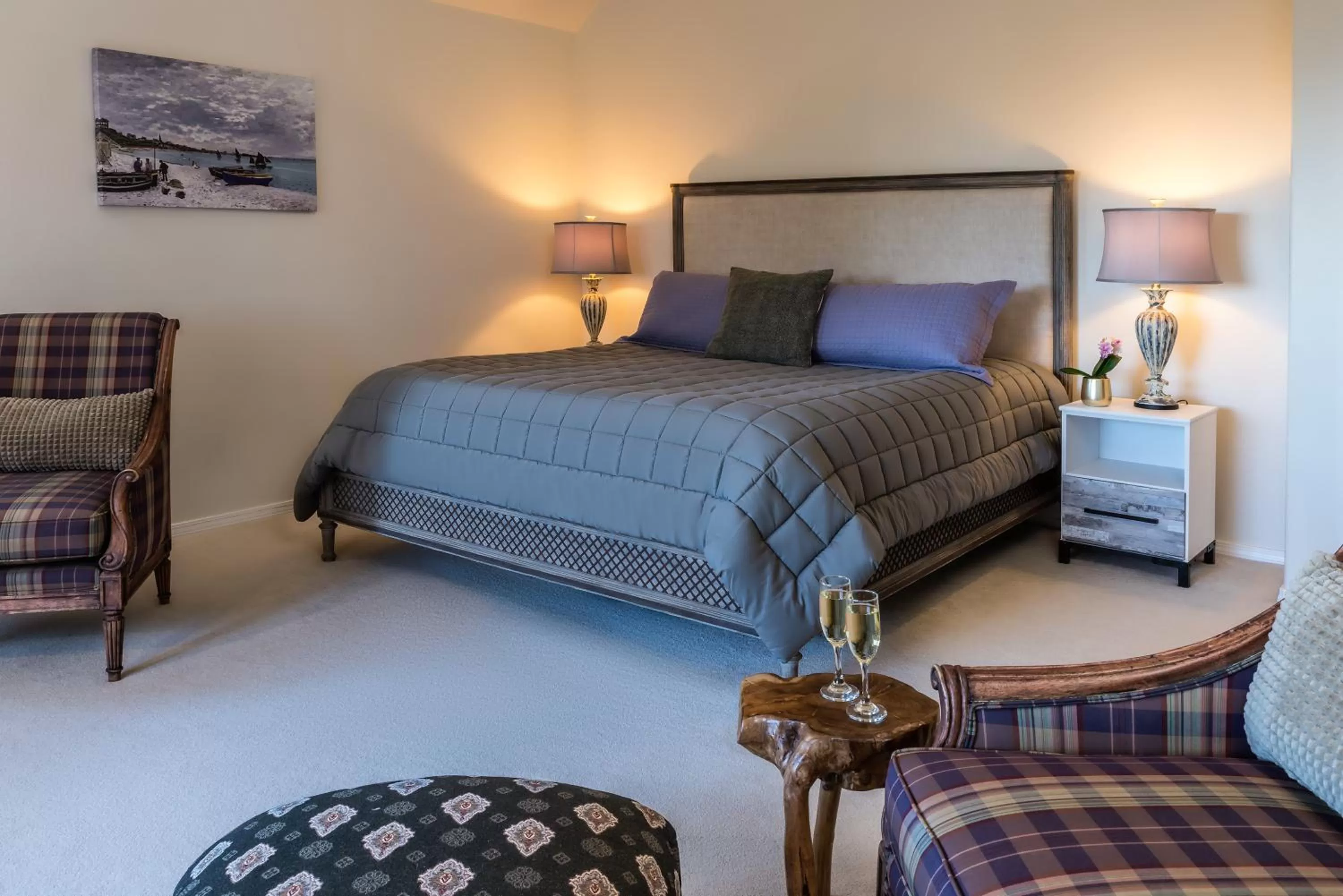 Parisian Room-Queen Room with Ocean View- Adults Only-No Pets in Arch Cape Inn and Retreat