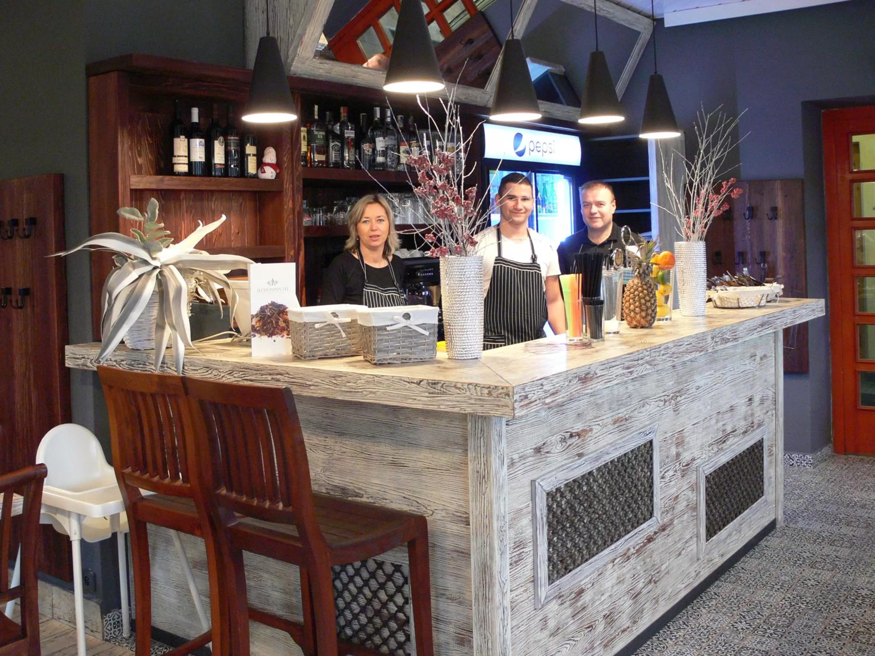 Restaurant/places to eat in Hotel Na Baste